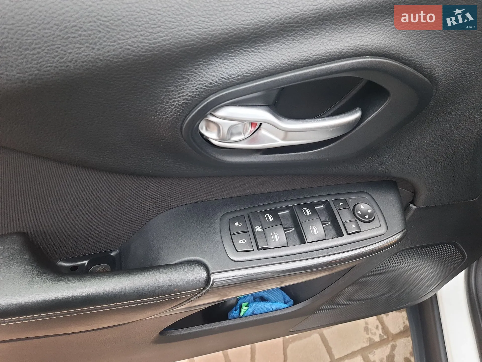 2016 Jeep Cherokee - мініатюра 15