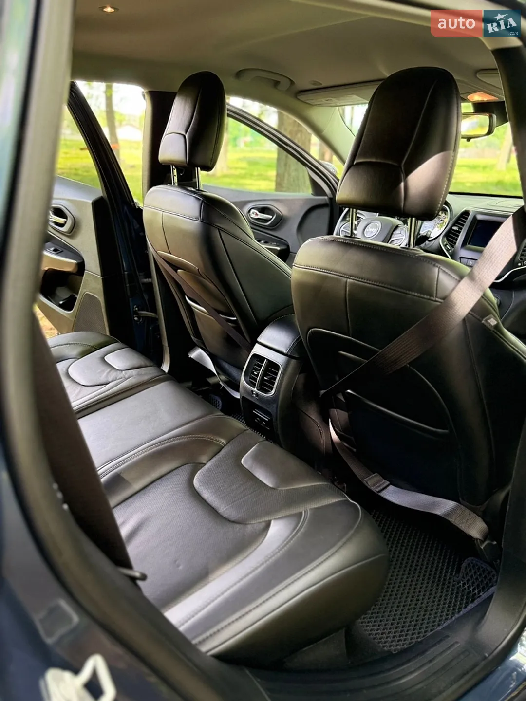 2020 Jeep Cherokee - мініатюра 12