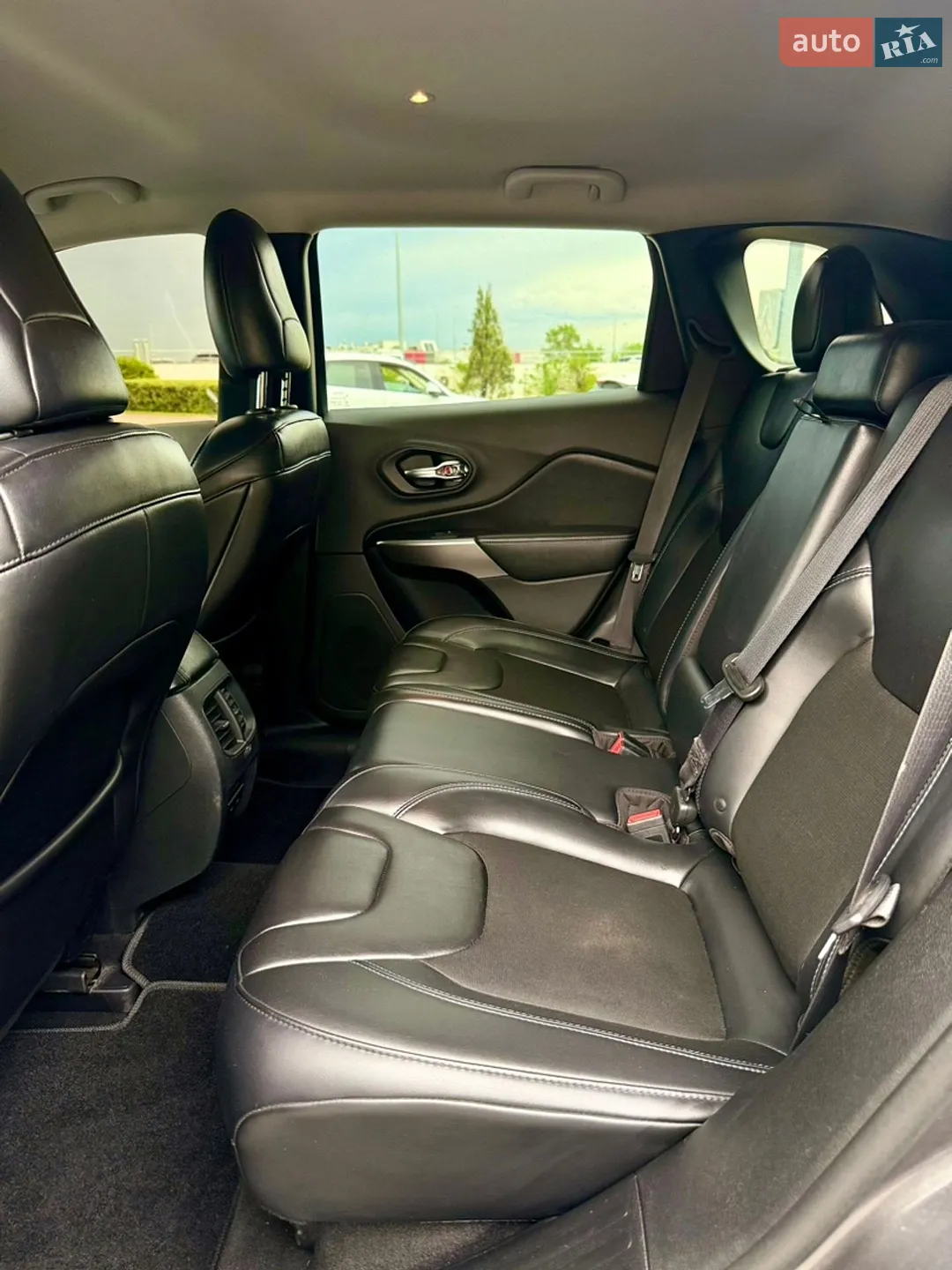 2019 Jeep Cherokee - мініатюра 11