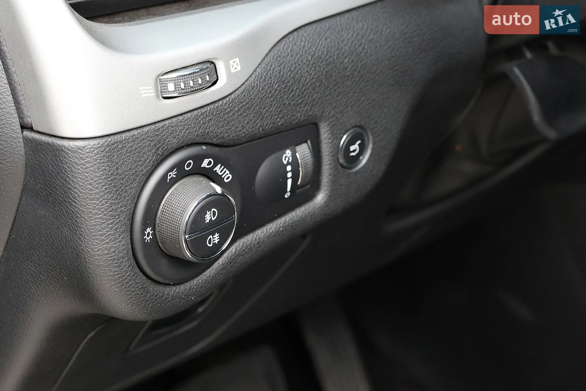 2017 Jeep Cherokee - мініатюра 54