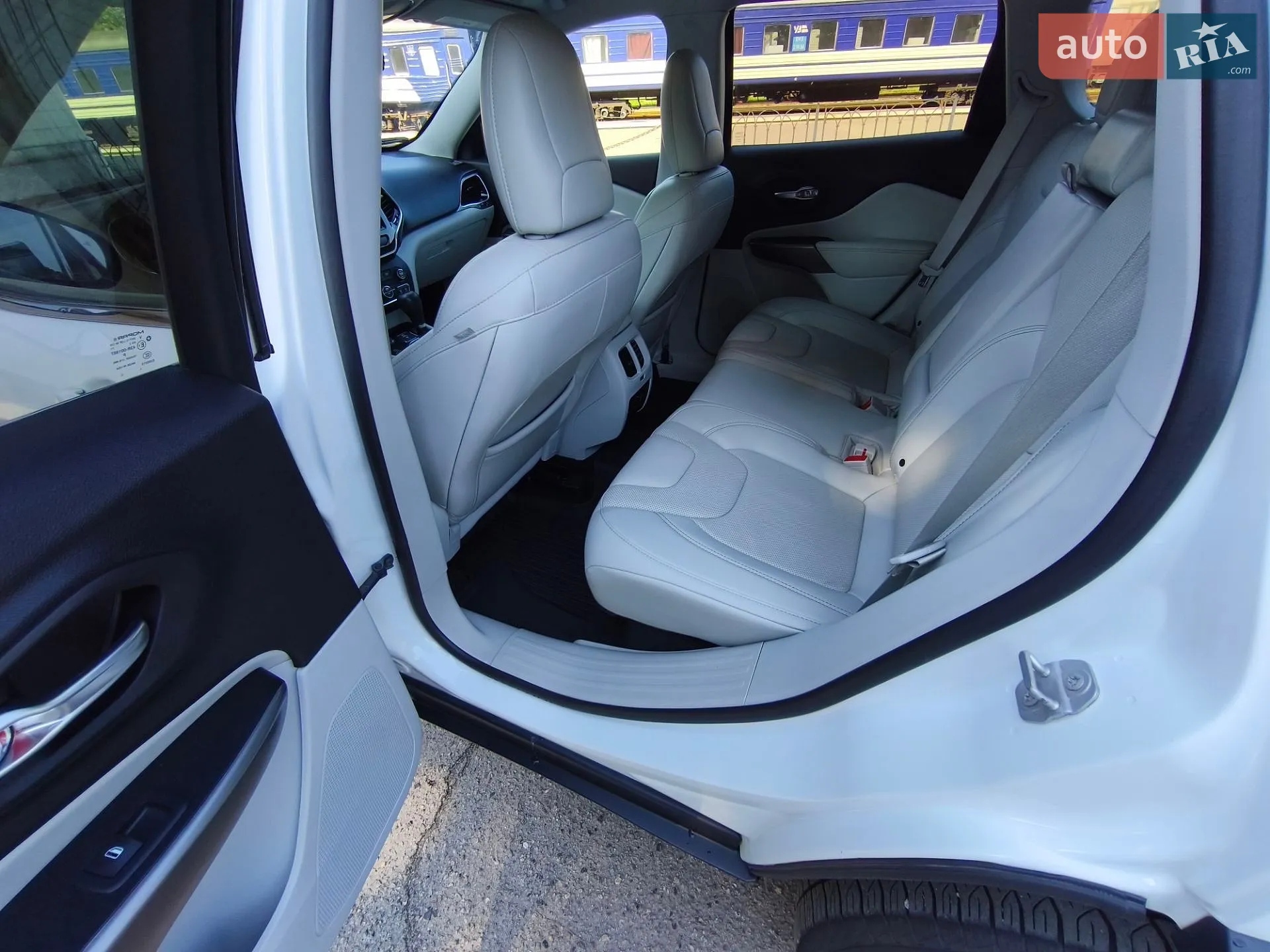 2019 Jeep Cherokee - мініатюра 27