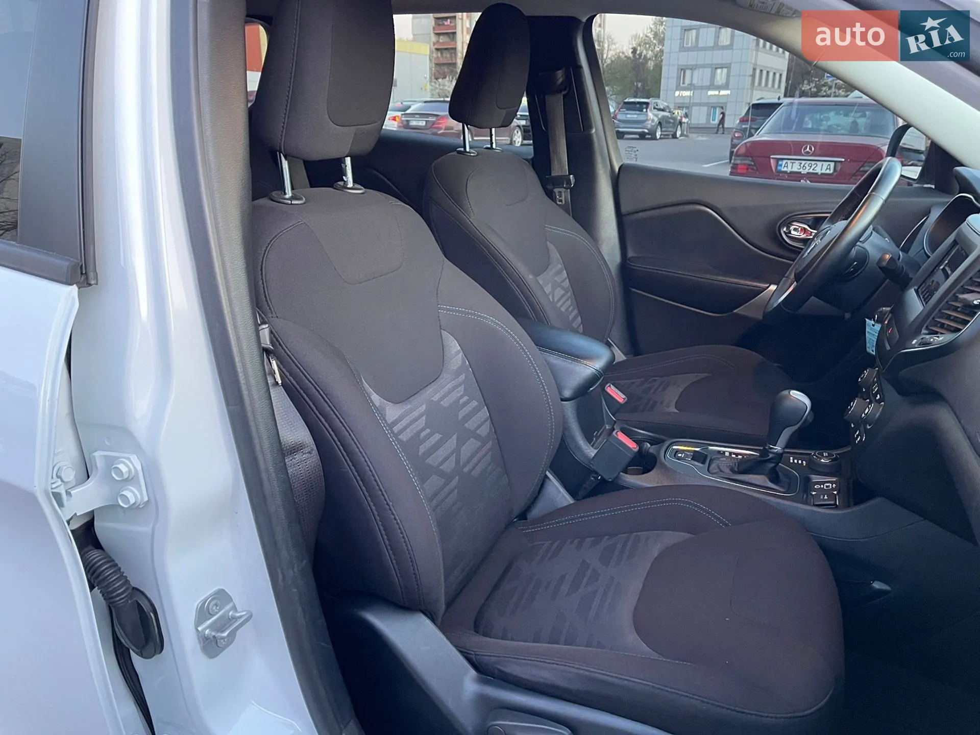 2019 Jeep Cherokee - мініатюра 16