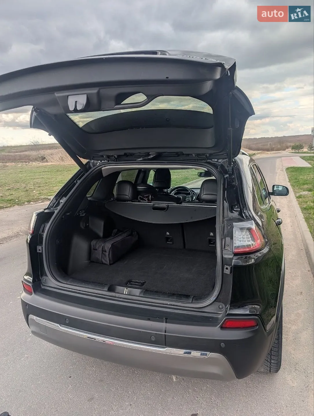 2019 Jeep Cherokee - мініатюра 27