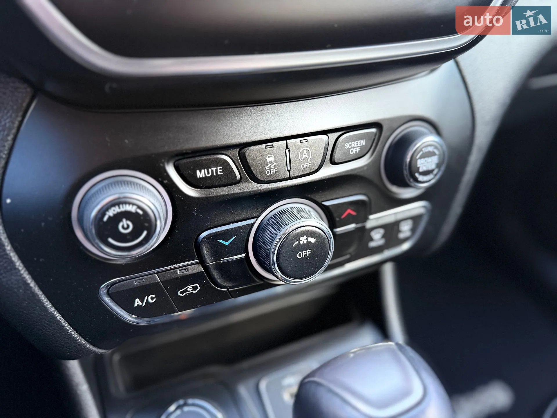 2019 Jeep Cherokee - мініатюра 38
