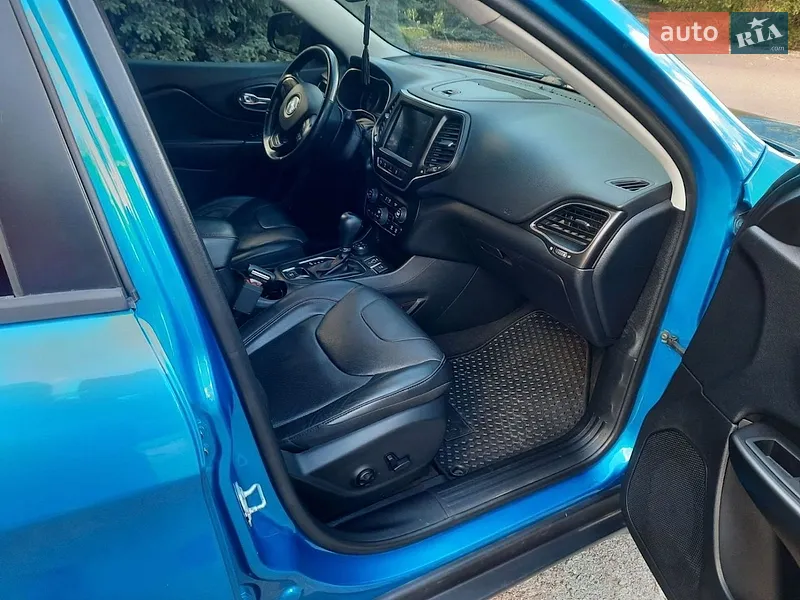Jeep Cherokee 2019 VIN 1C4PJMBX2LD576554 фото оголошення 11 з 58