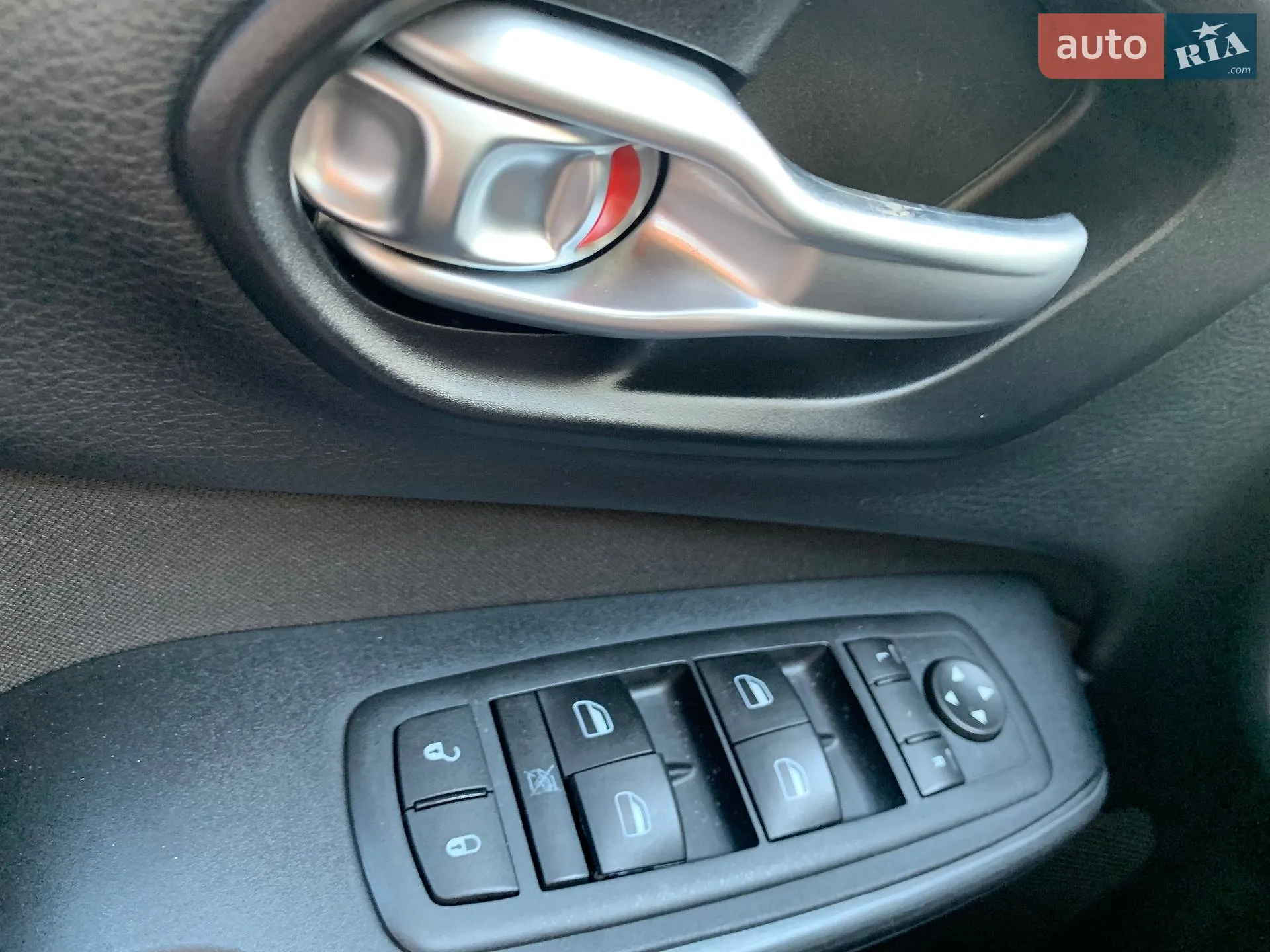 2015 Jeep Cherokee - мініатюра 26