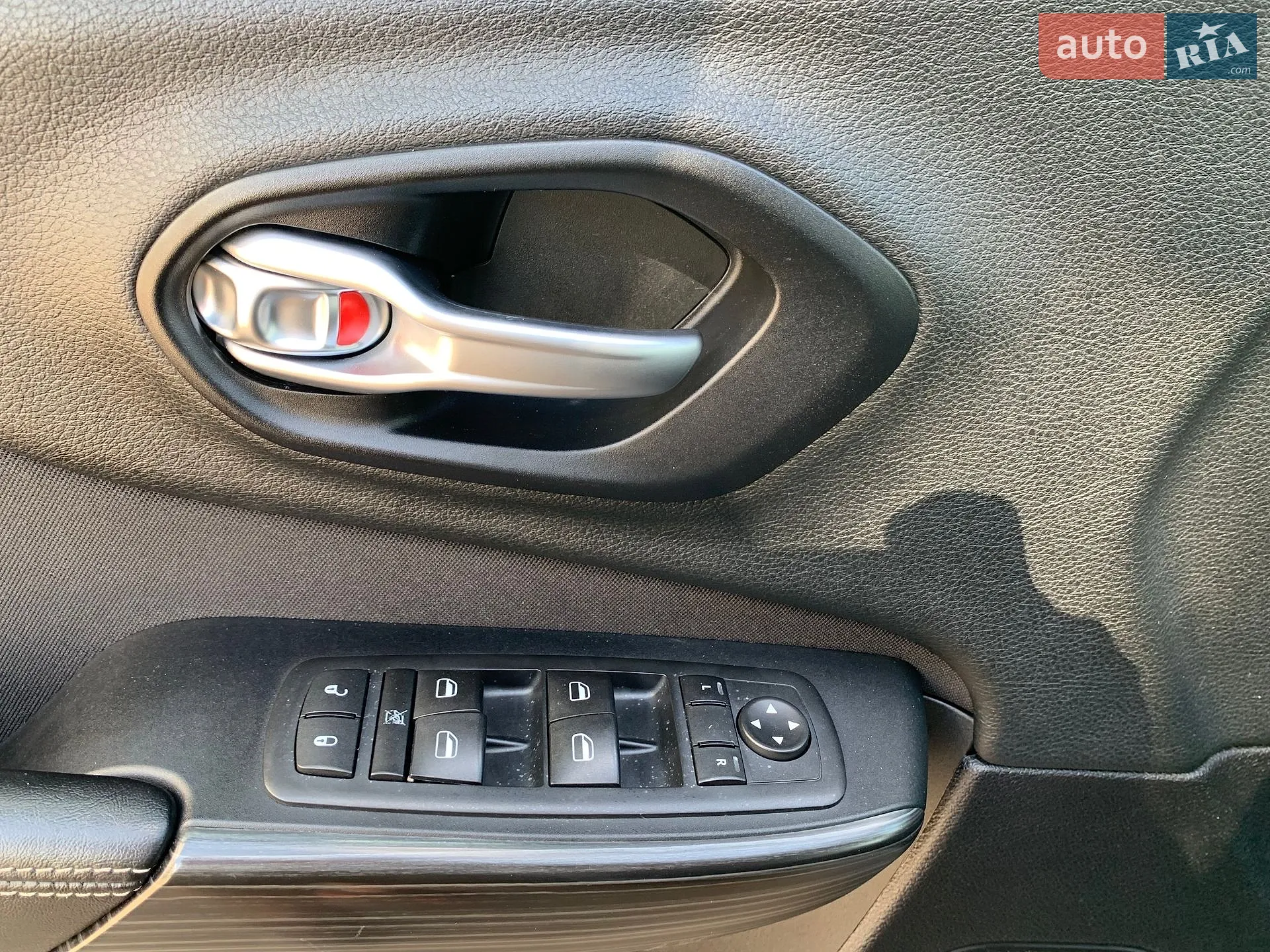 2015 Jeep Cherokee - мініатюра 27