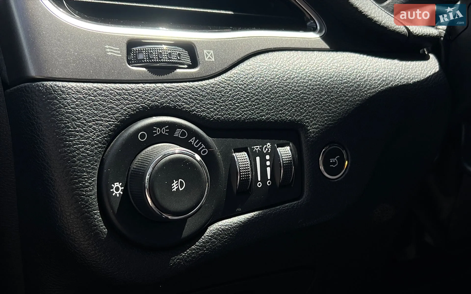 2020 Jeep Cherokee - мініатюра 11