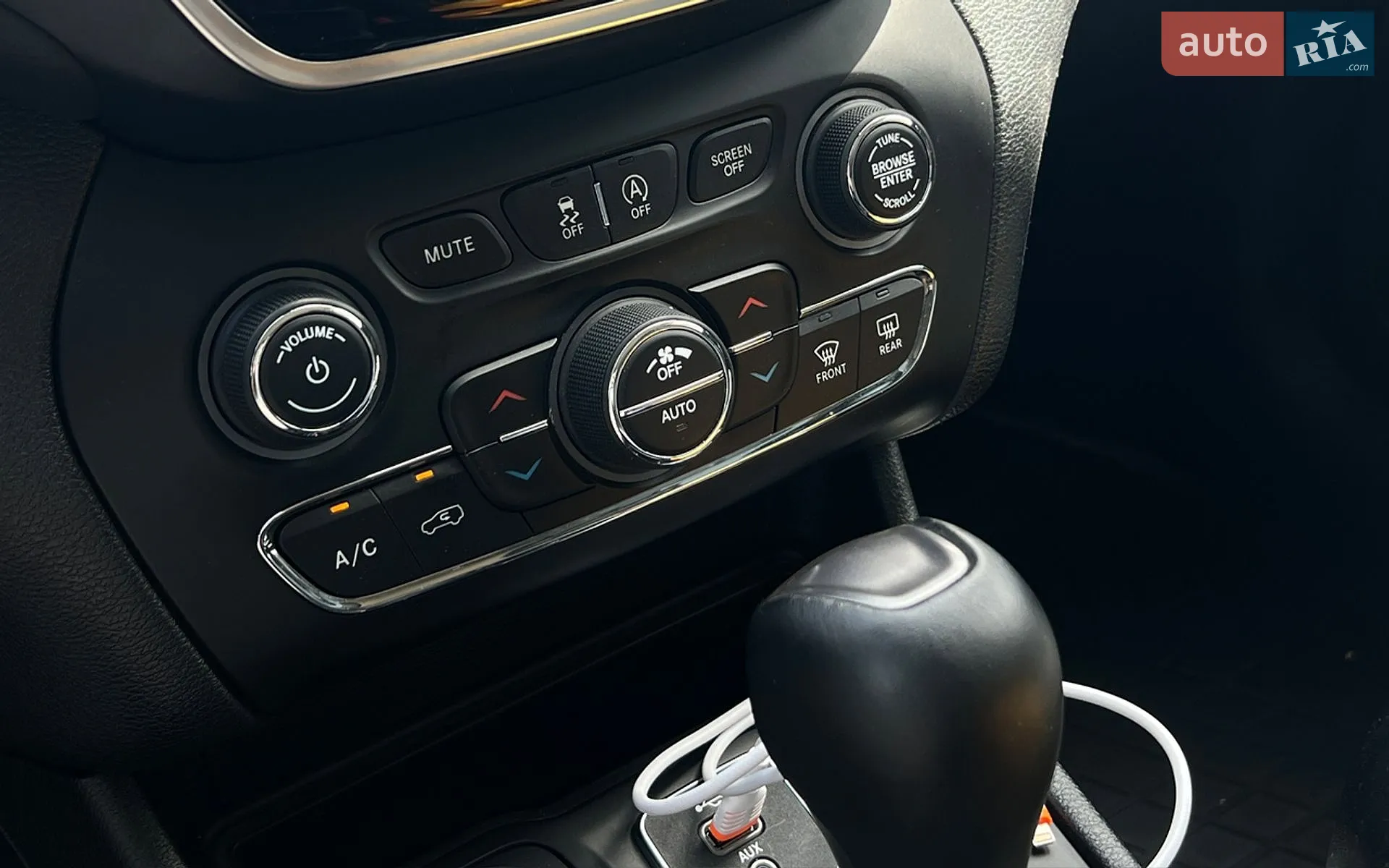 2020 Jeep Cherokee - мініатюра 17