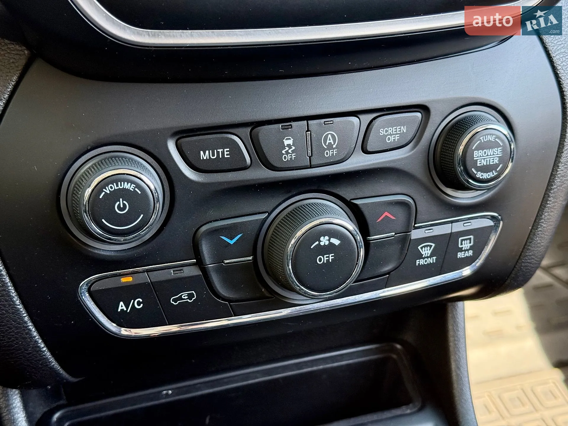 2018 Jeep Cherokee - мініатюра 16