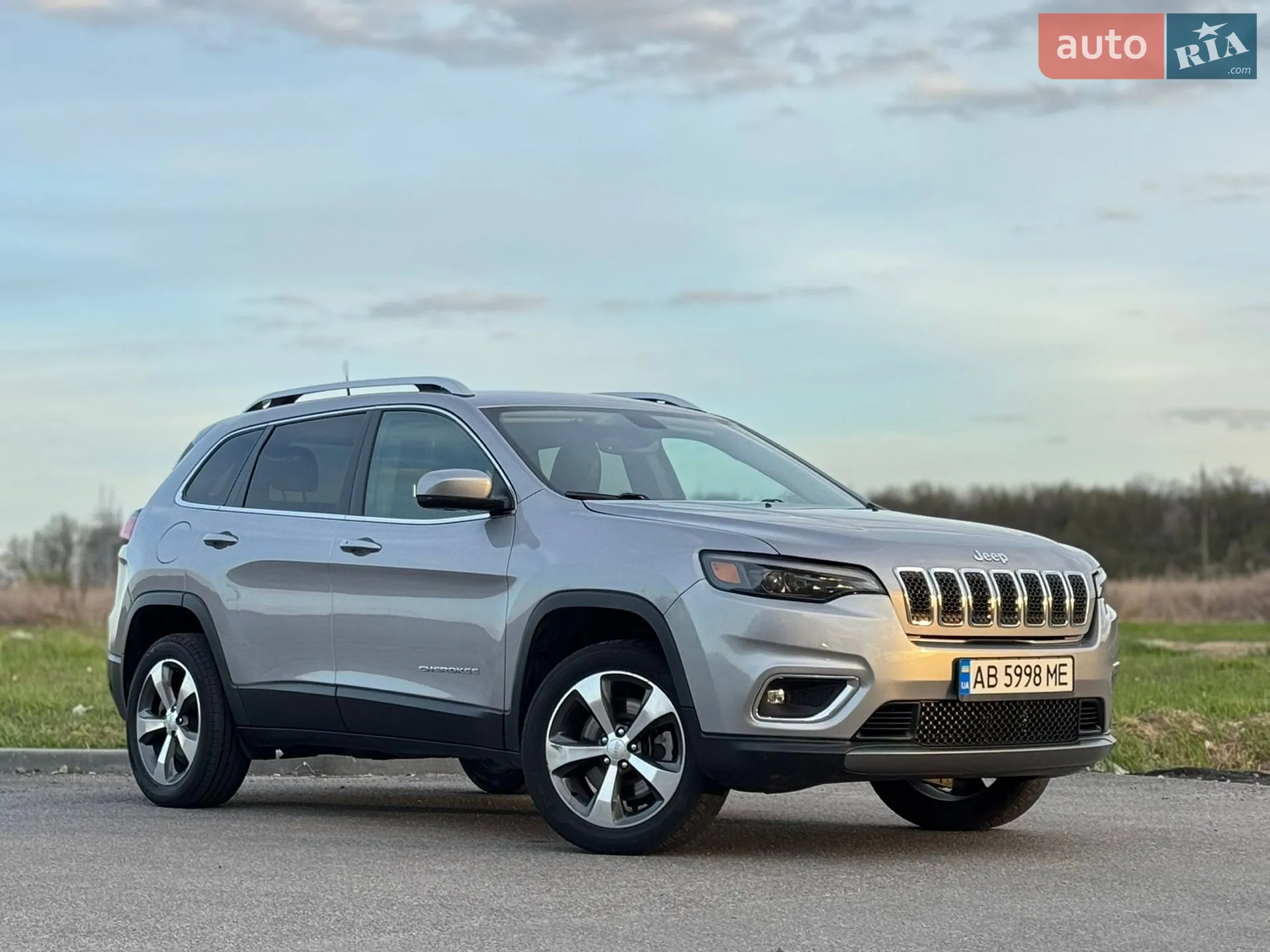 2019 Jeep Cherokee - фото 1