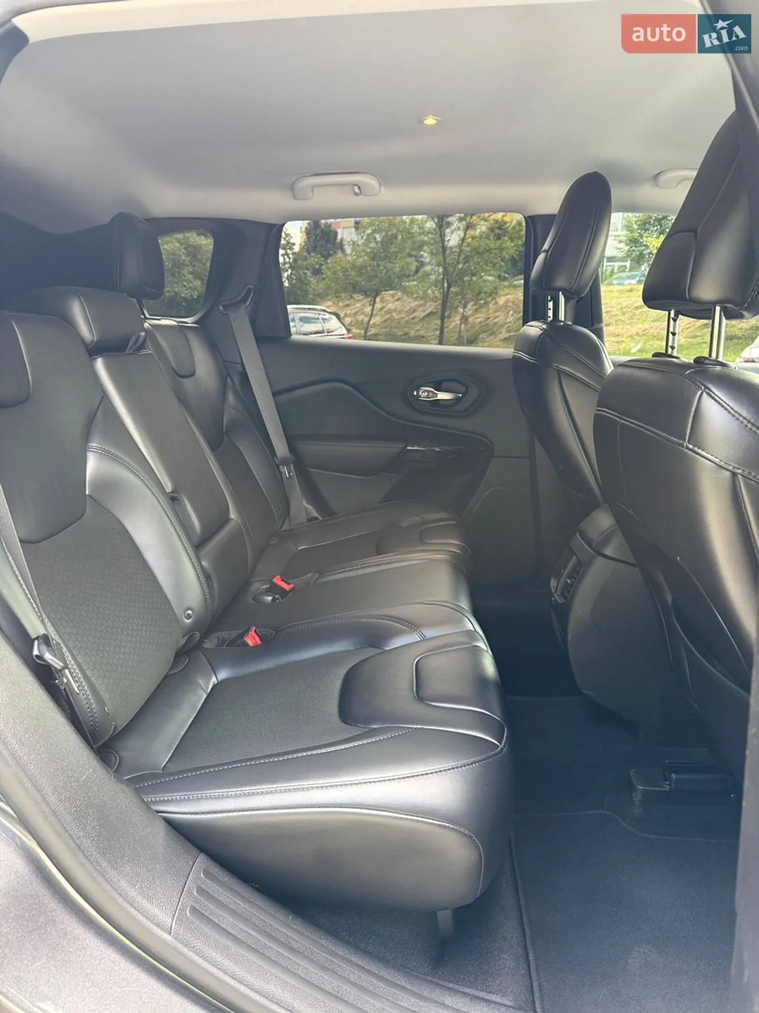 2019 Jeep Cherokee - мініатюра 13