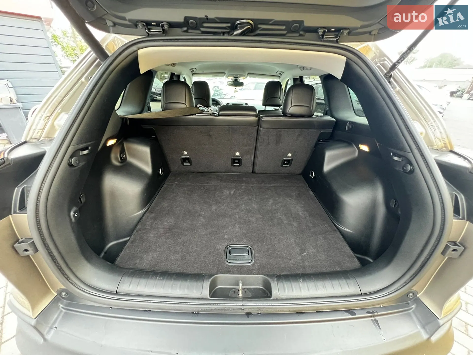 2019 Jeep Cherokee - мініатюра 28