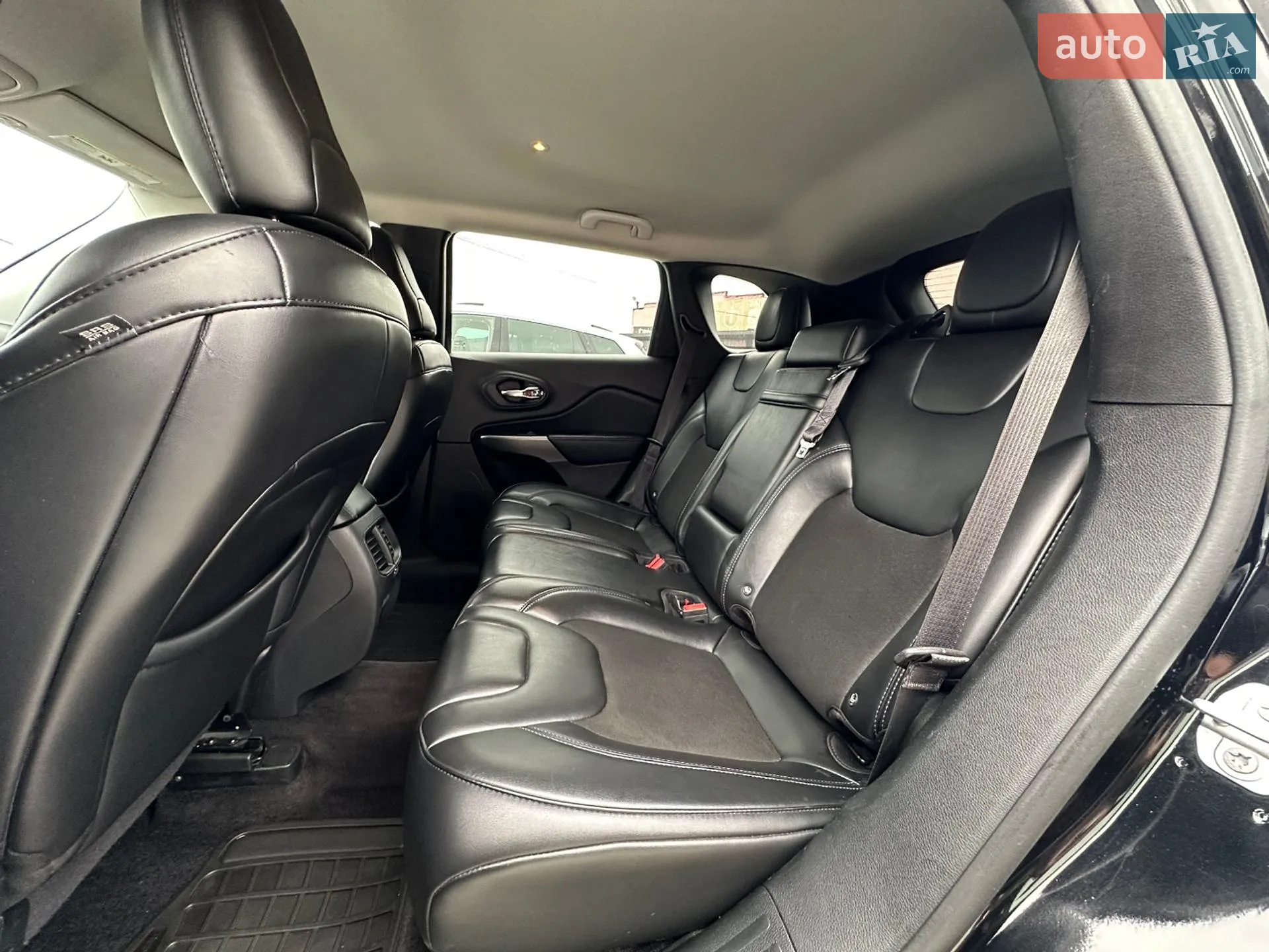 2019 Jeep Cherokee - мініатюра 34