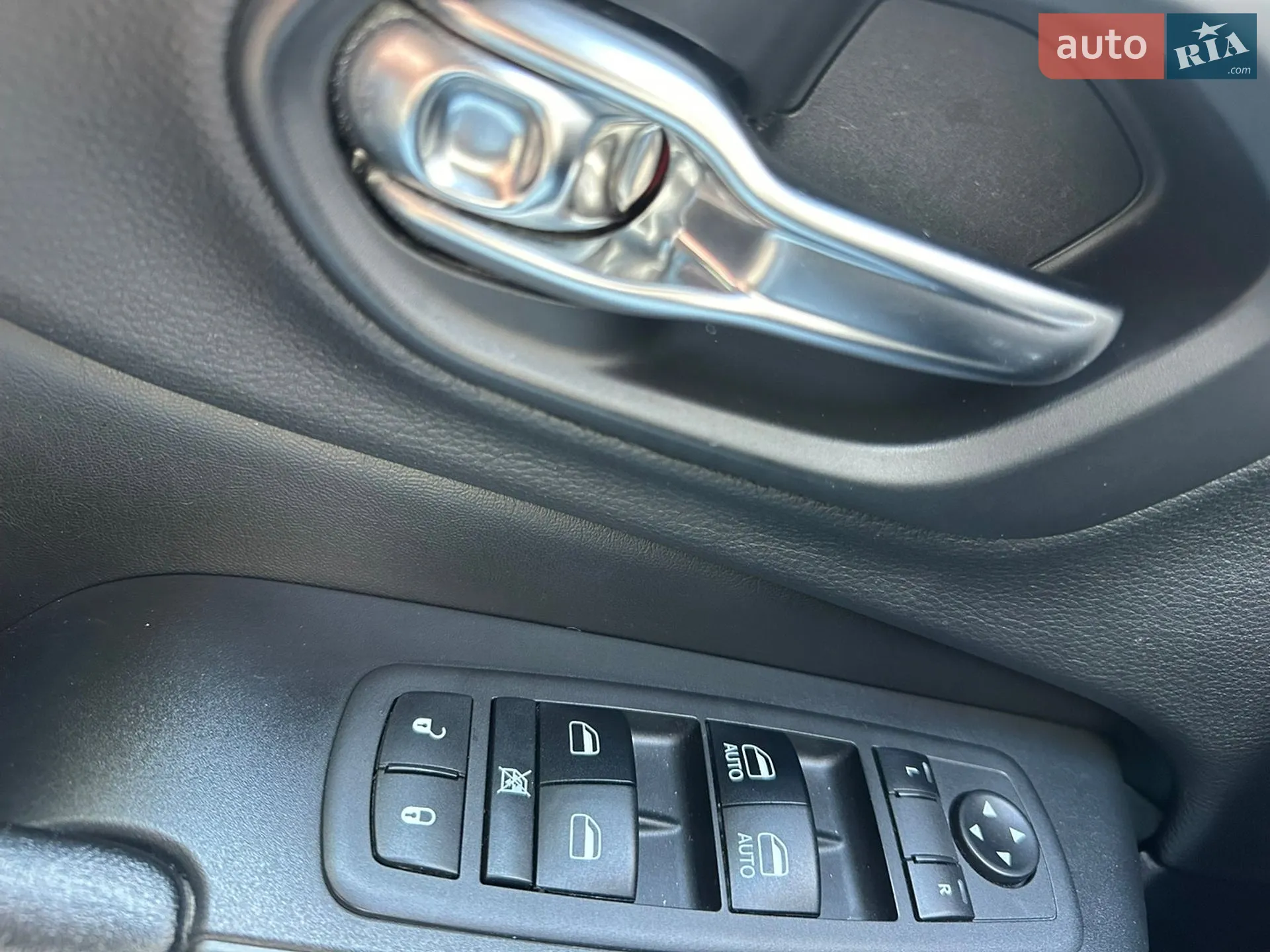 2019 Jeep Cherokee - мініатюра 27