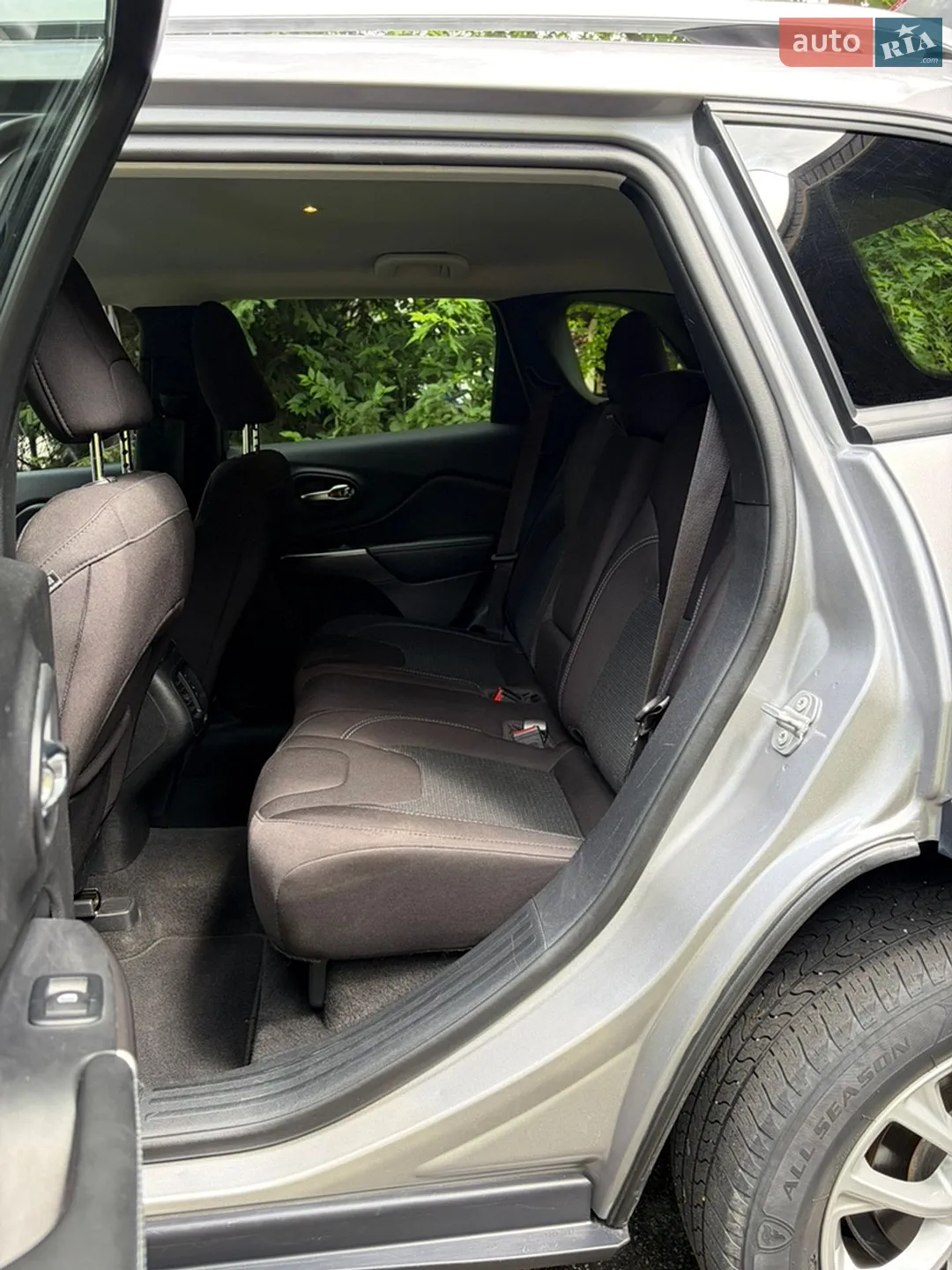 2020 Jeep Cherokee - мініатюра 13