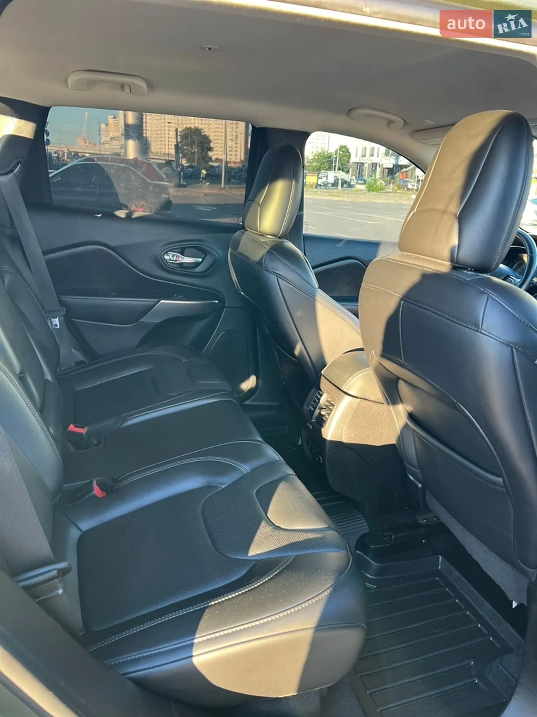 2020 Jeep Cherokee - мініатюра 9