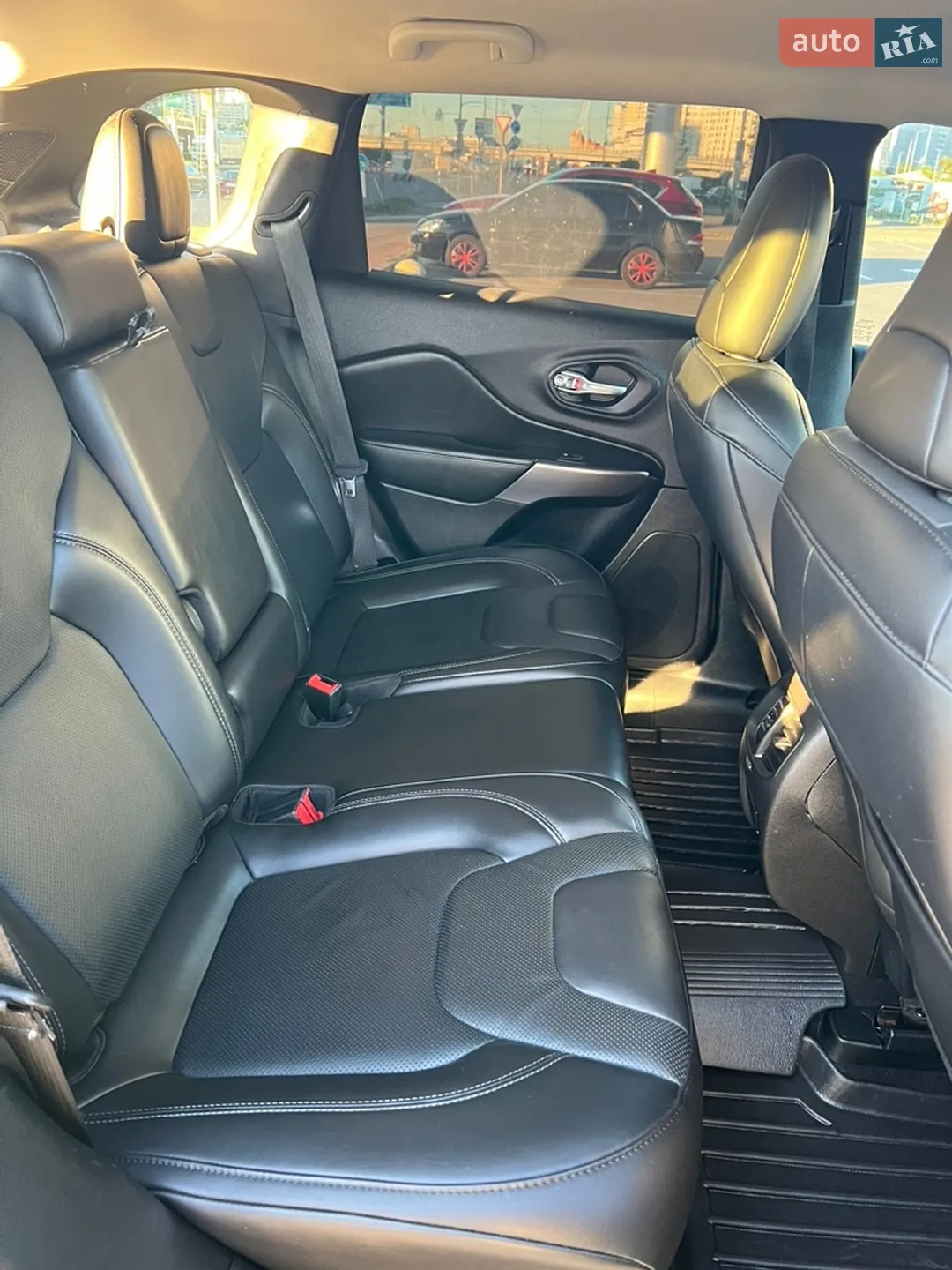 2020 Jeep Cherokee - мініатюра 12
