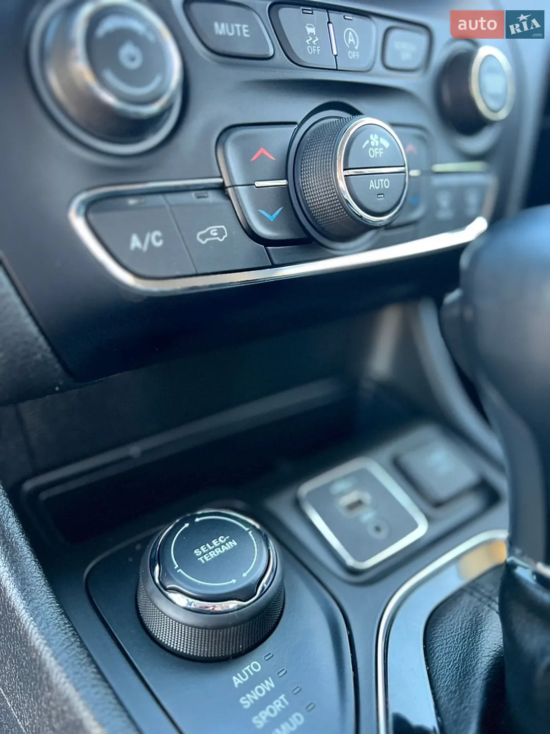 2020 Jeep Cherokee - мініатюра 20