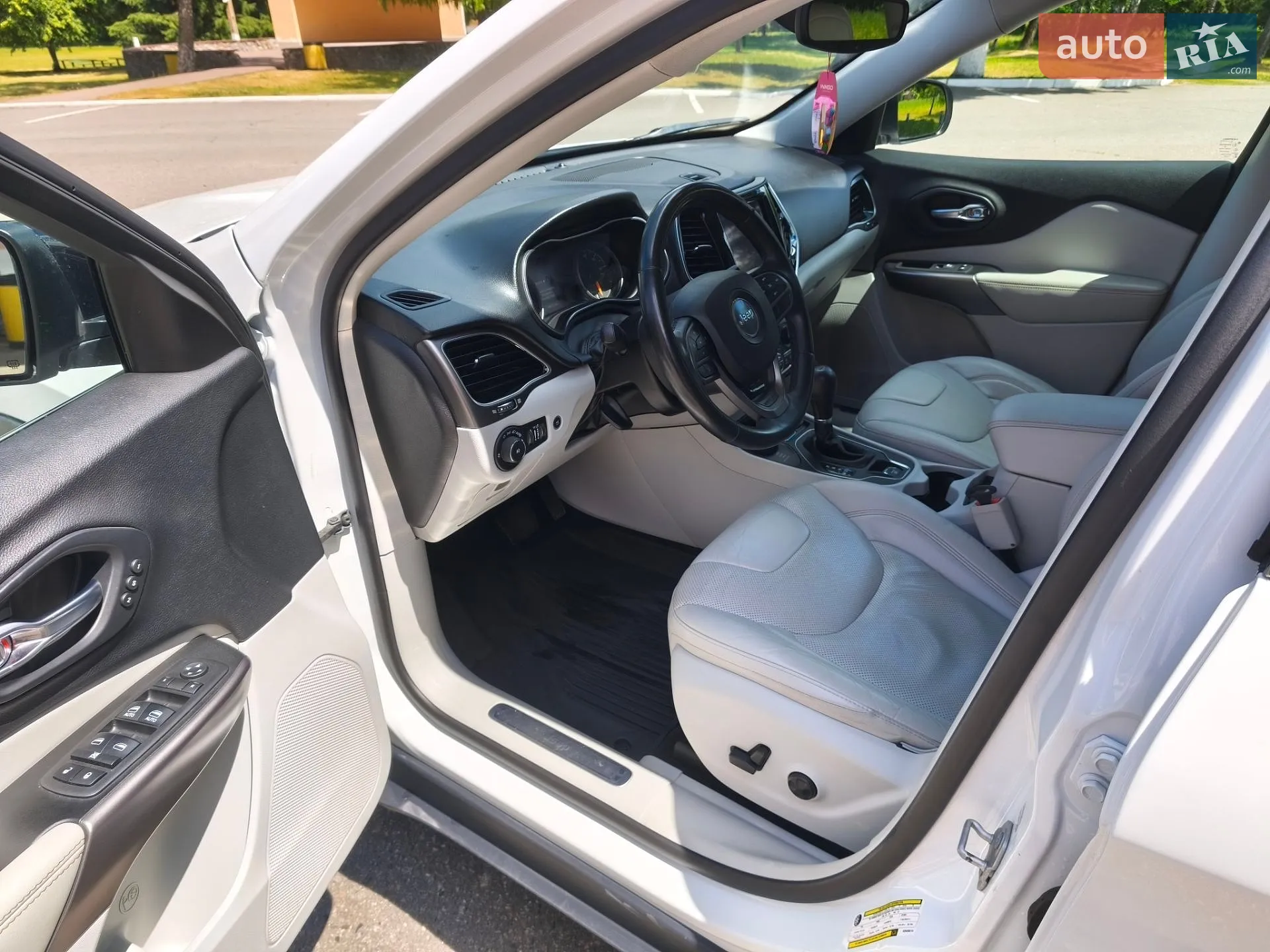 2019 Jeep Cherokee - мініатюра 18
