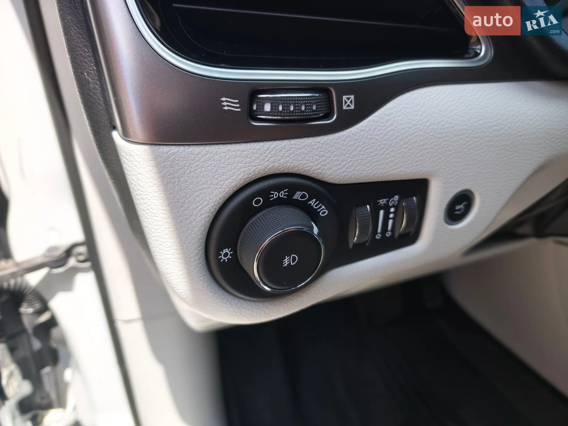 2019 Jeep Cherokee - мініатюра 21