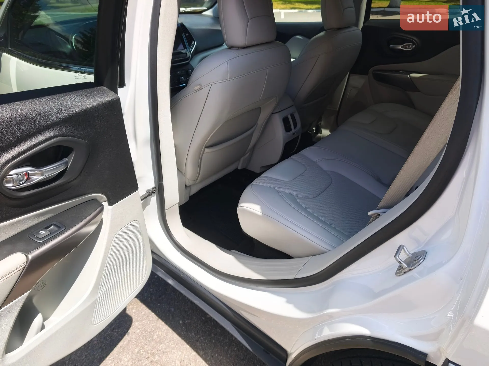 2019 Jeep Cherokee - мініатюра 27