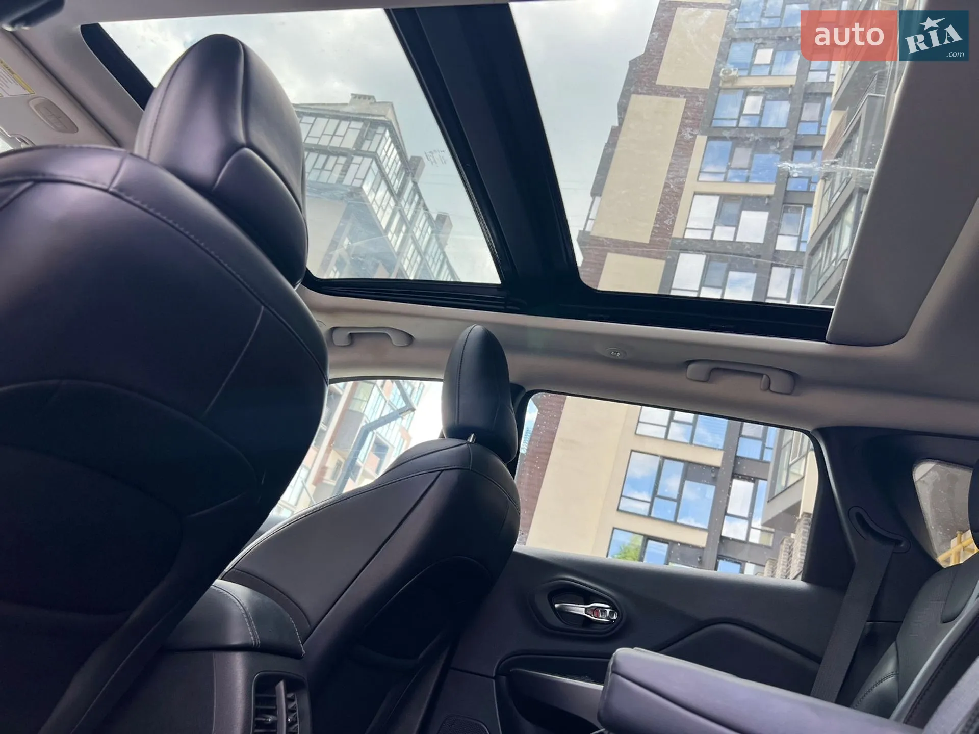 2020 Jeep Cherokee - мініатюра 13