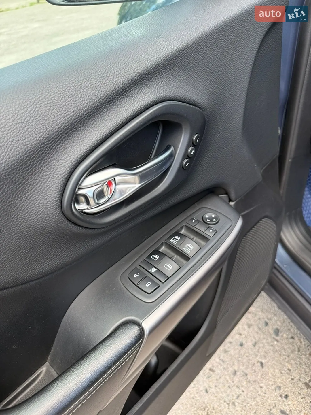 2019 Jeep Cherokee - мініатюра 17