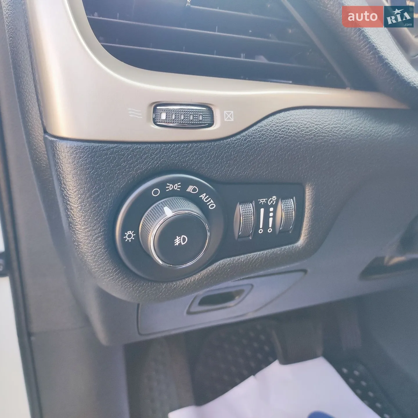 2016 Jeep Cherokee - мініатюра 24