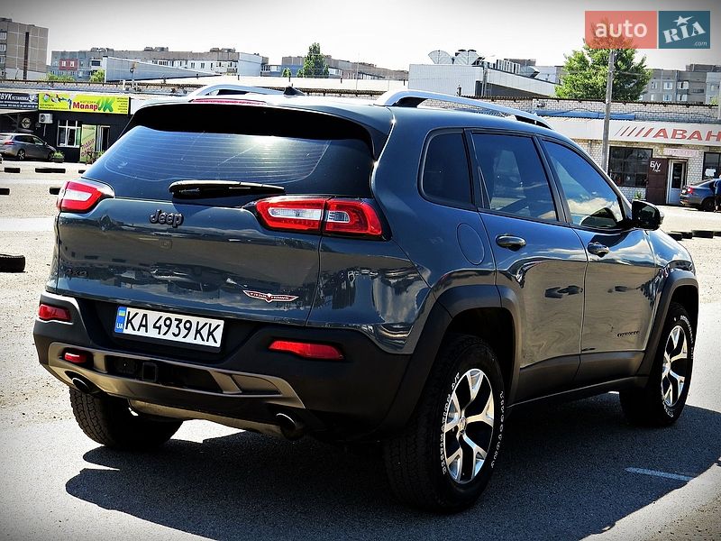 Внедорожник / Кроссовер Jeep Cherokee 2016 в Черкассах
