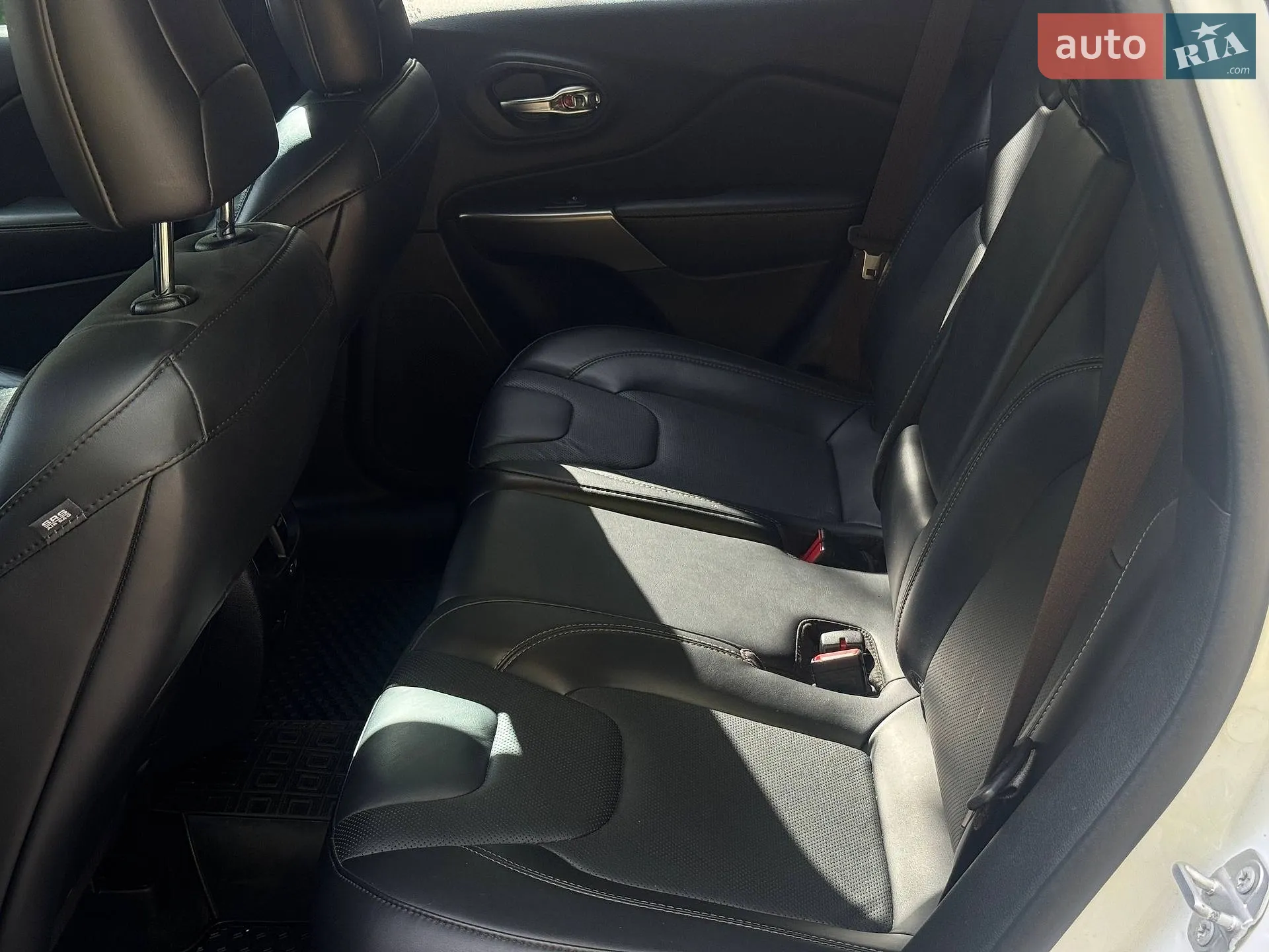 2020 Jeep Cherokee - мініатюра 15