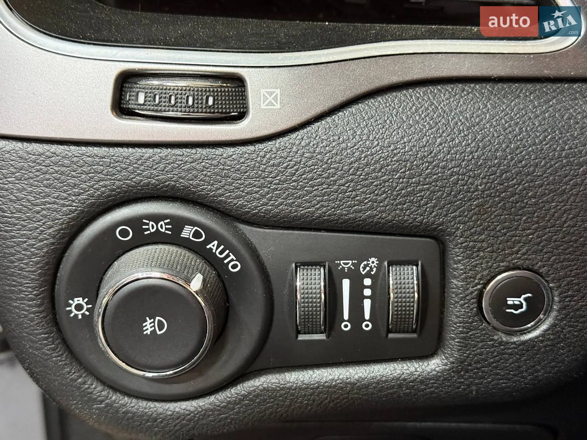 2019 Jeep Cherokee - мініатюра 21