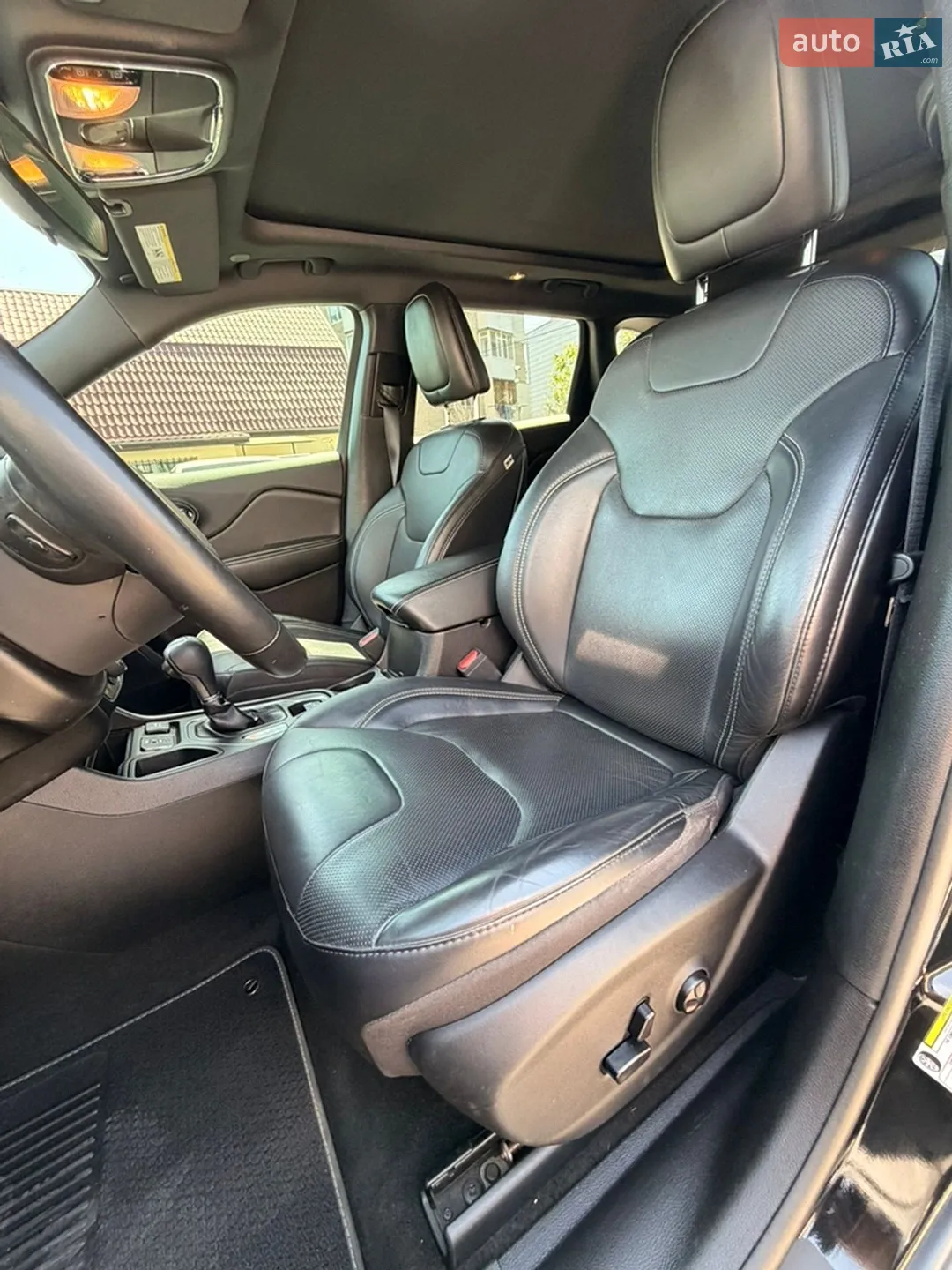 2020 Jeep Cherokee - мініатюра 28
