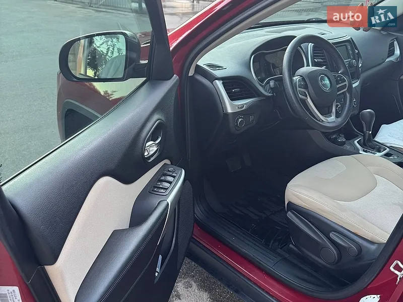 Jeep Cherokee 2017 VIN 1C4PJMAB7HW631579 фото оголошення 8 з 63