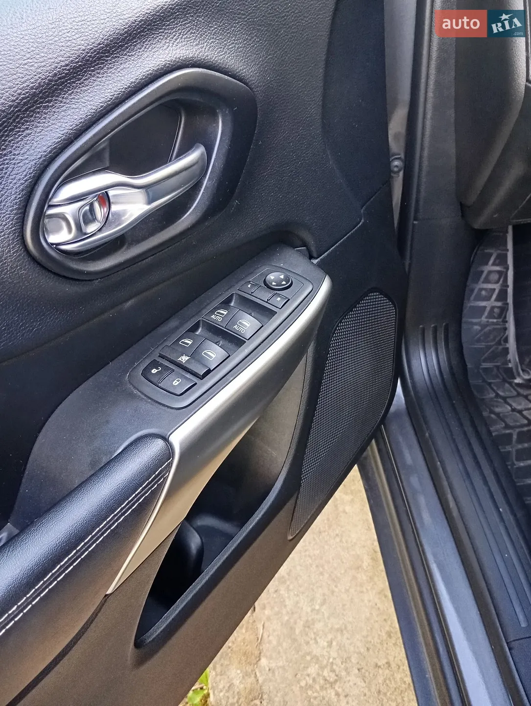 2020 Jeep Cherokee - мініатюра 10