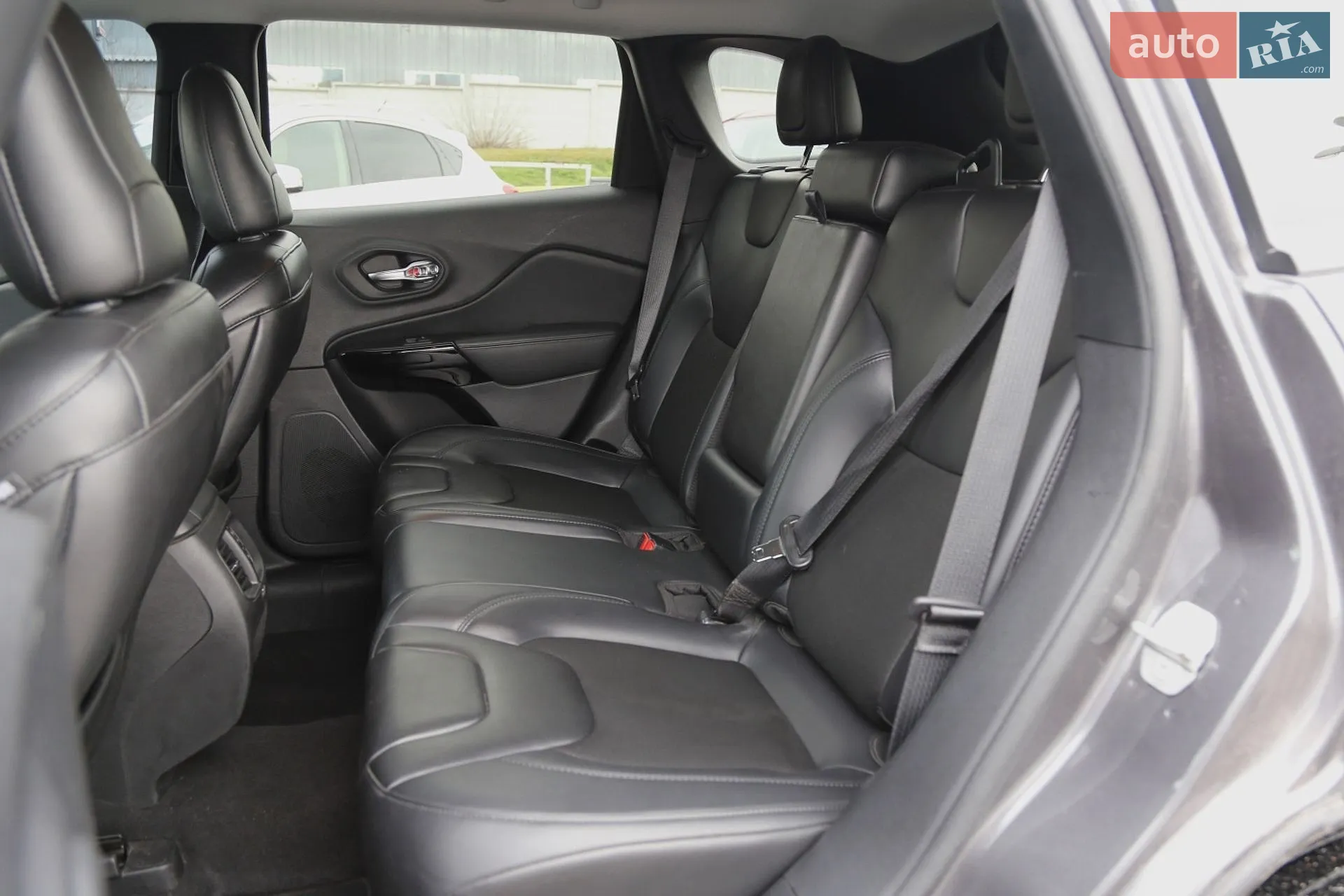 2019 Jeep Cherokee - мініатюра 13