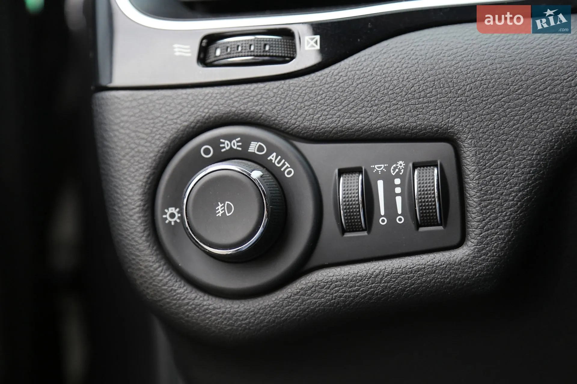 2019 Jeep Cherokee - мініатюра 24