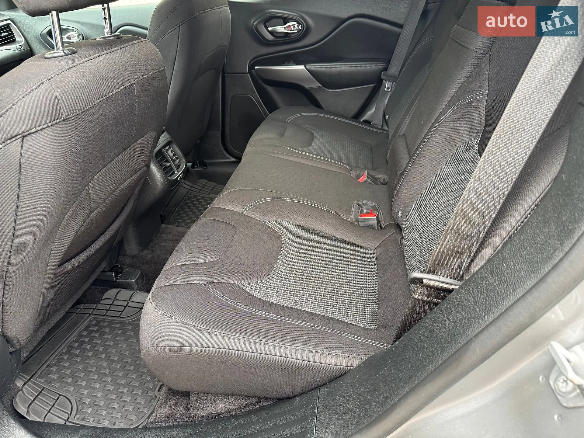 2018 Jeep Cherokee - мініатюра 37
