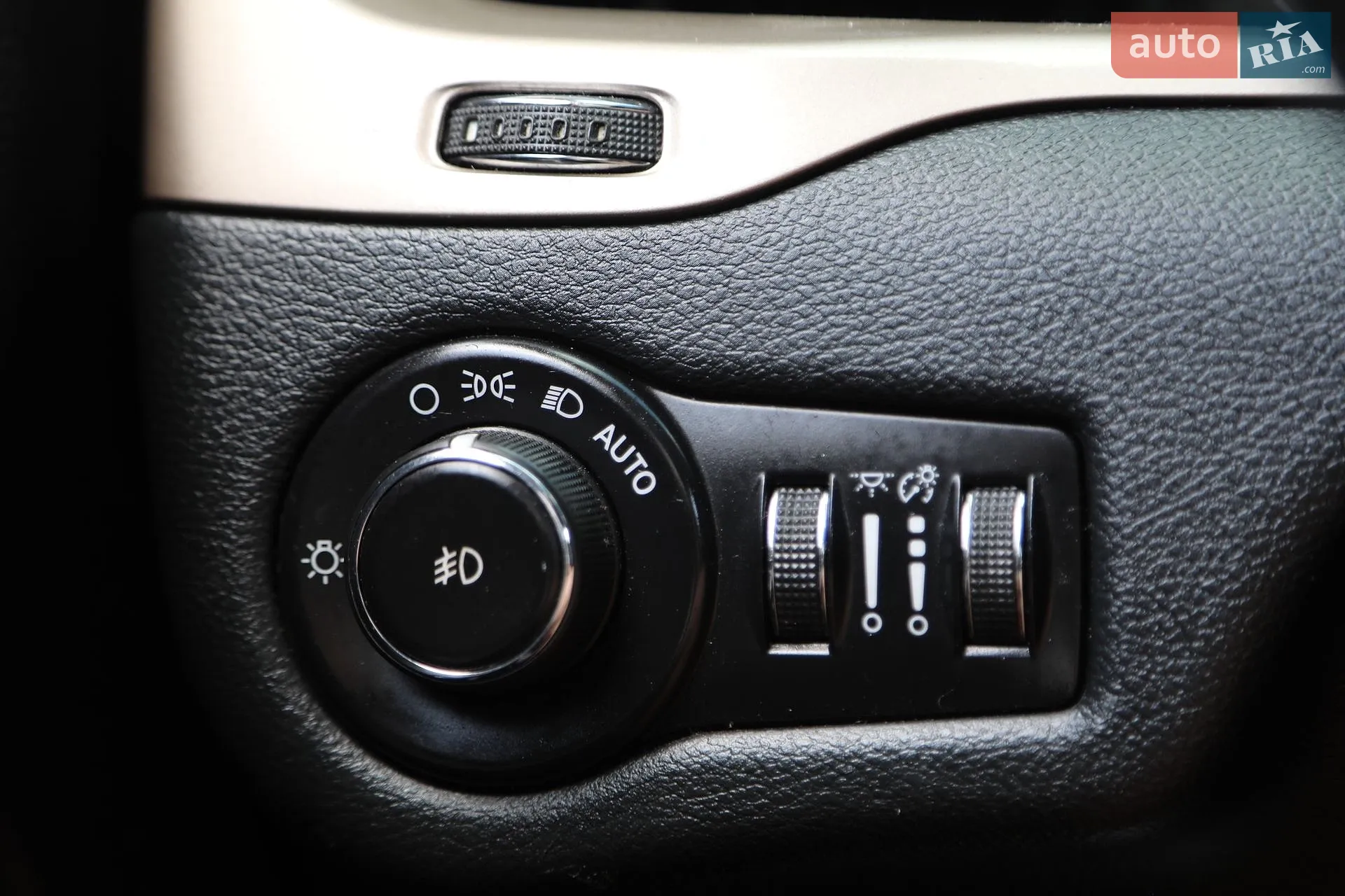 2016 Jeep Cherokee - мініатюра 23