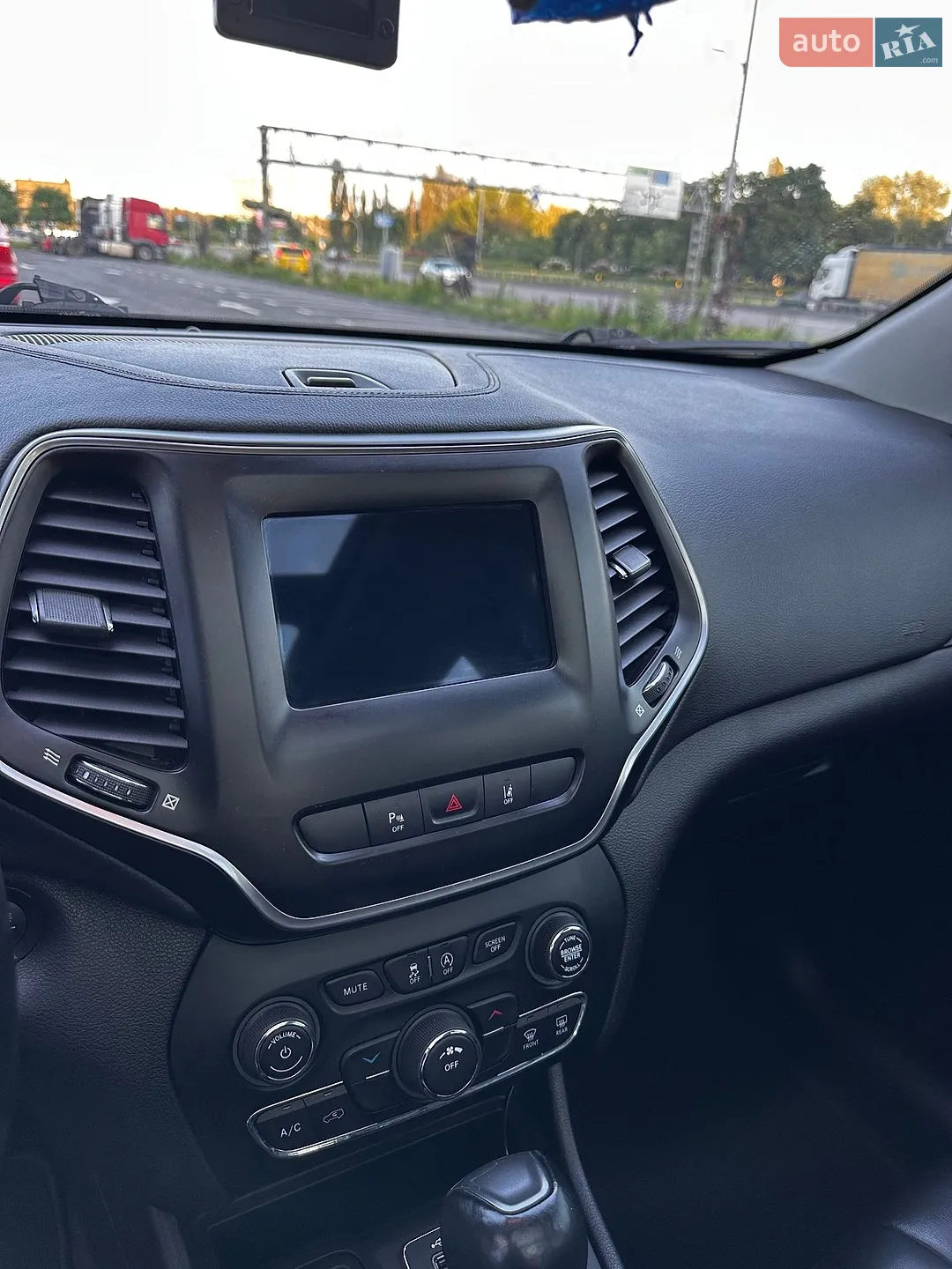 2020 Jeep Cherokee - мініатюра 15