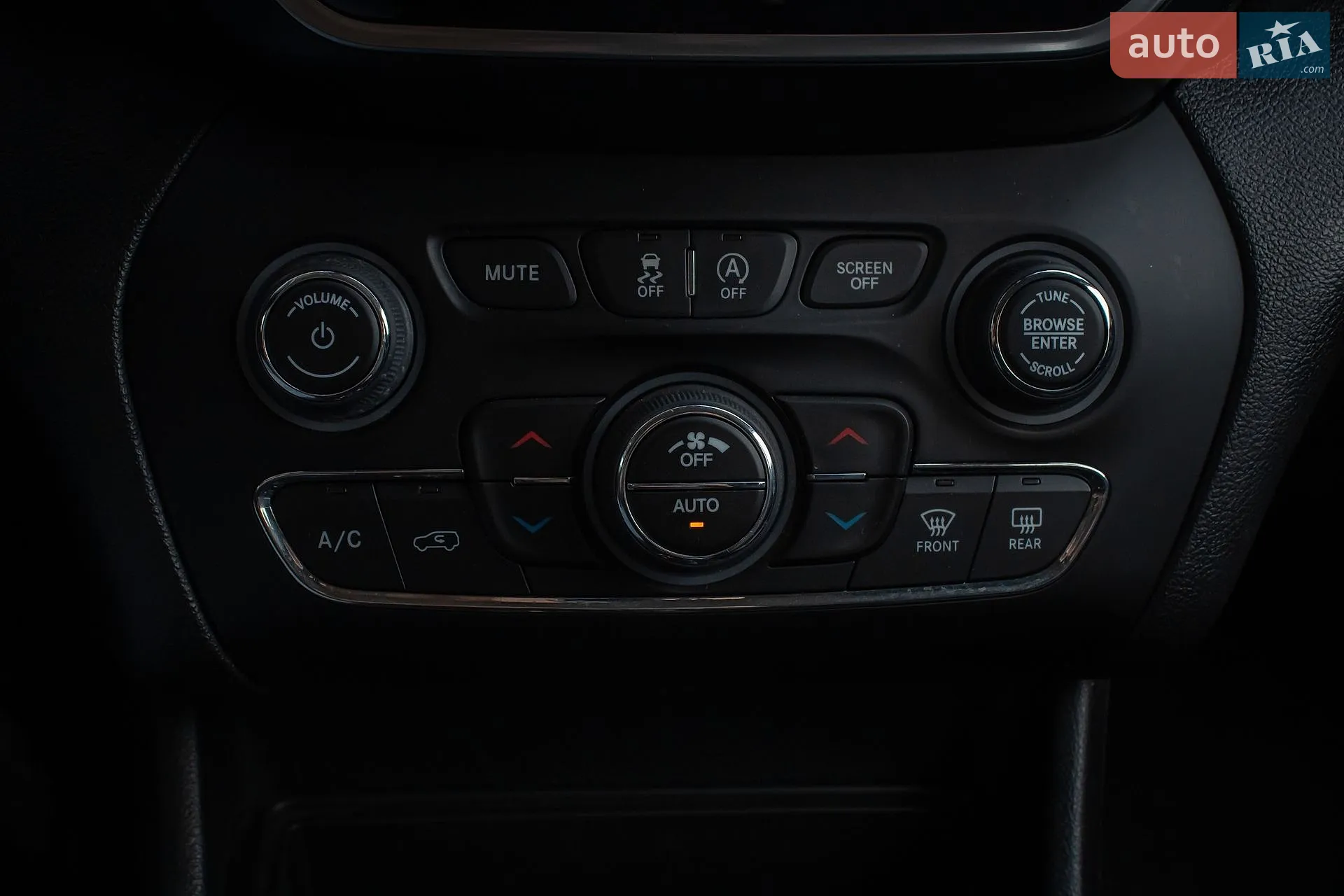 2020 Jeep Cherokee - мініатюра 23