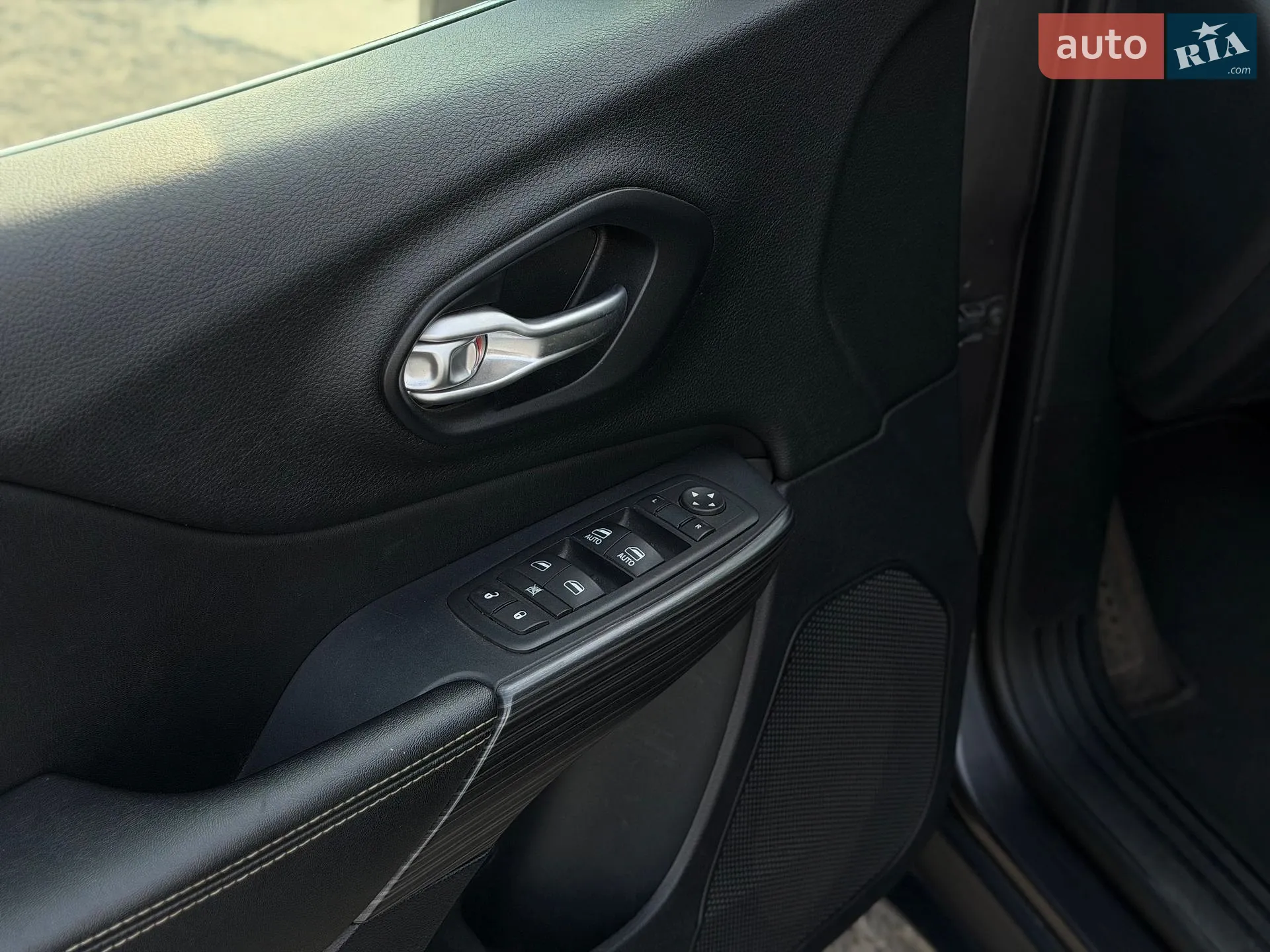 2016 Jeep Cherokee - мініатюра 23