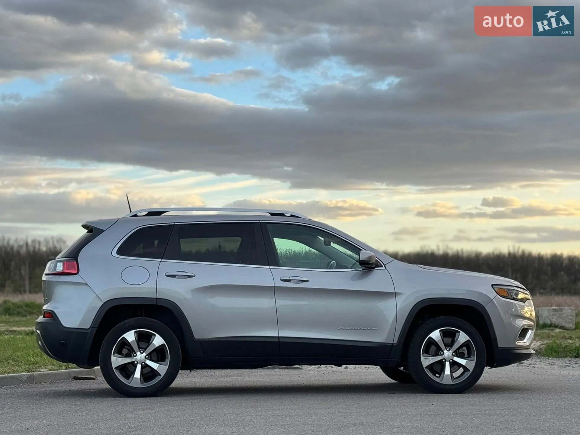 2019 Jeep Cherokee - мініатюра 23