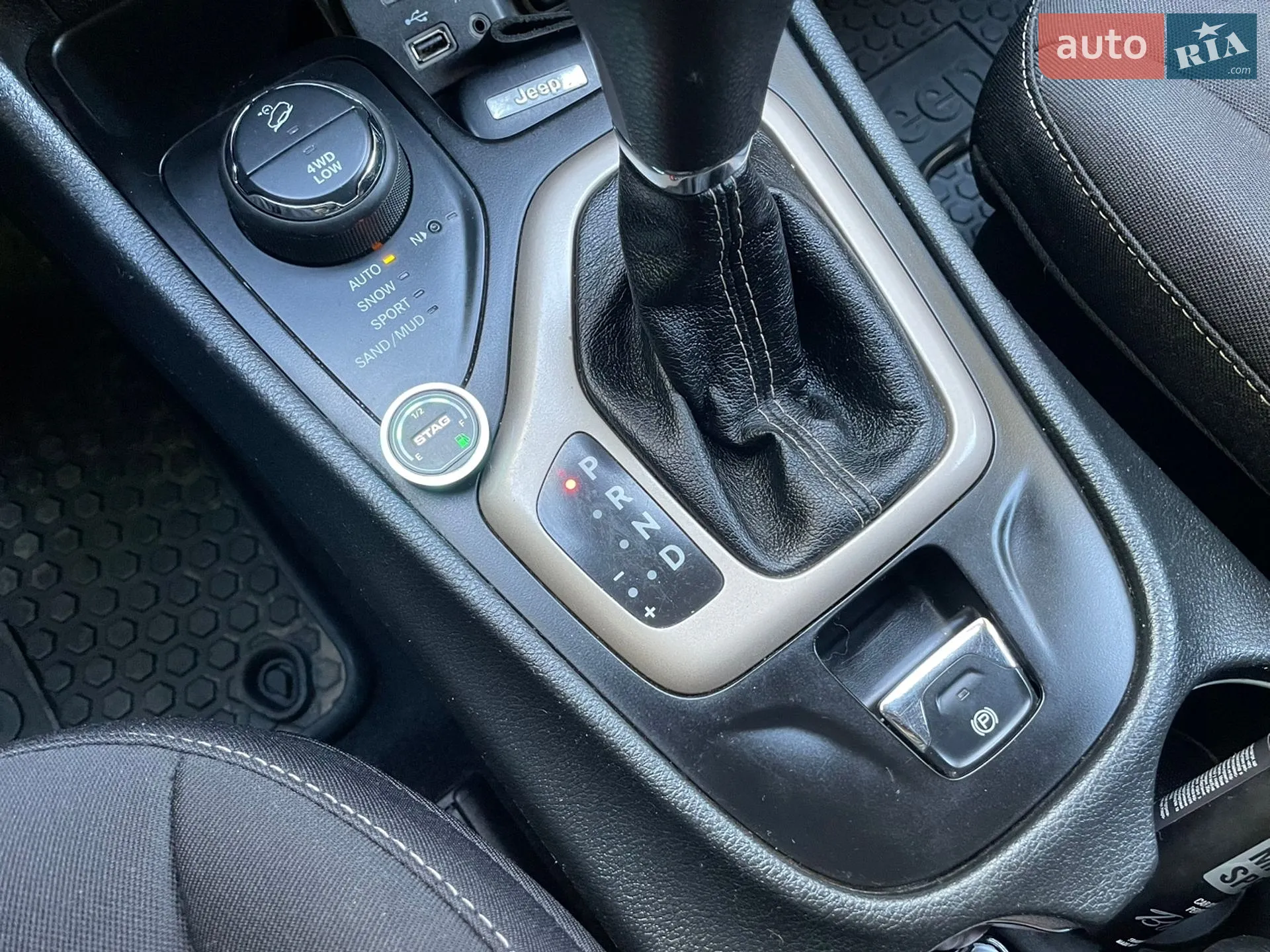 2013 Jeep Cherokee - мініатюра 34