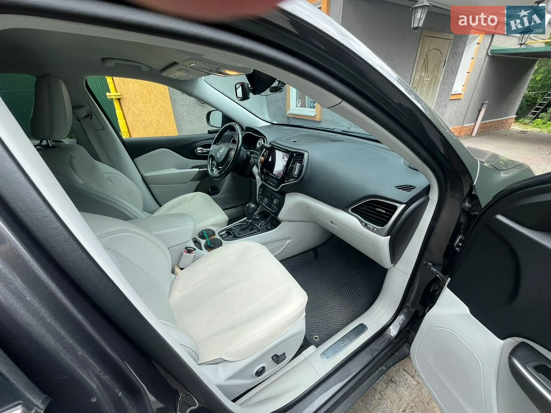 2020 Jeep Cherokee - мініатюра 19