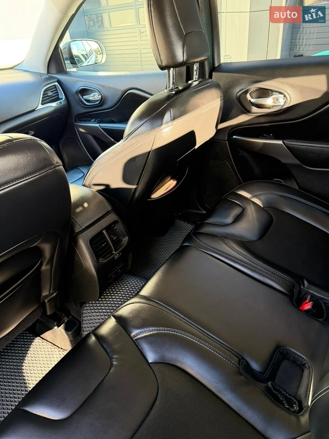 2019 Jeep Cherokee - мініатюра 16