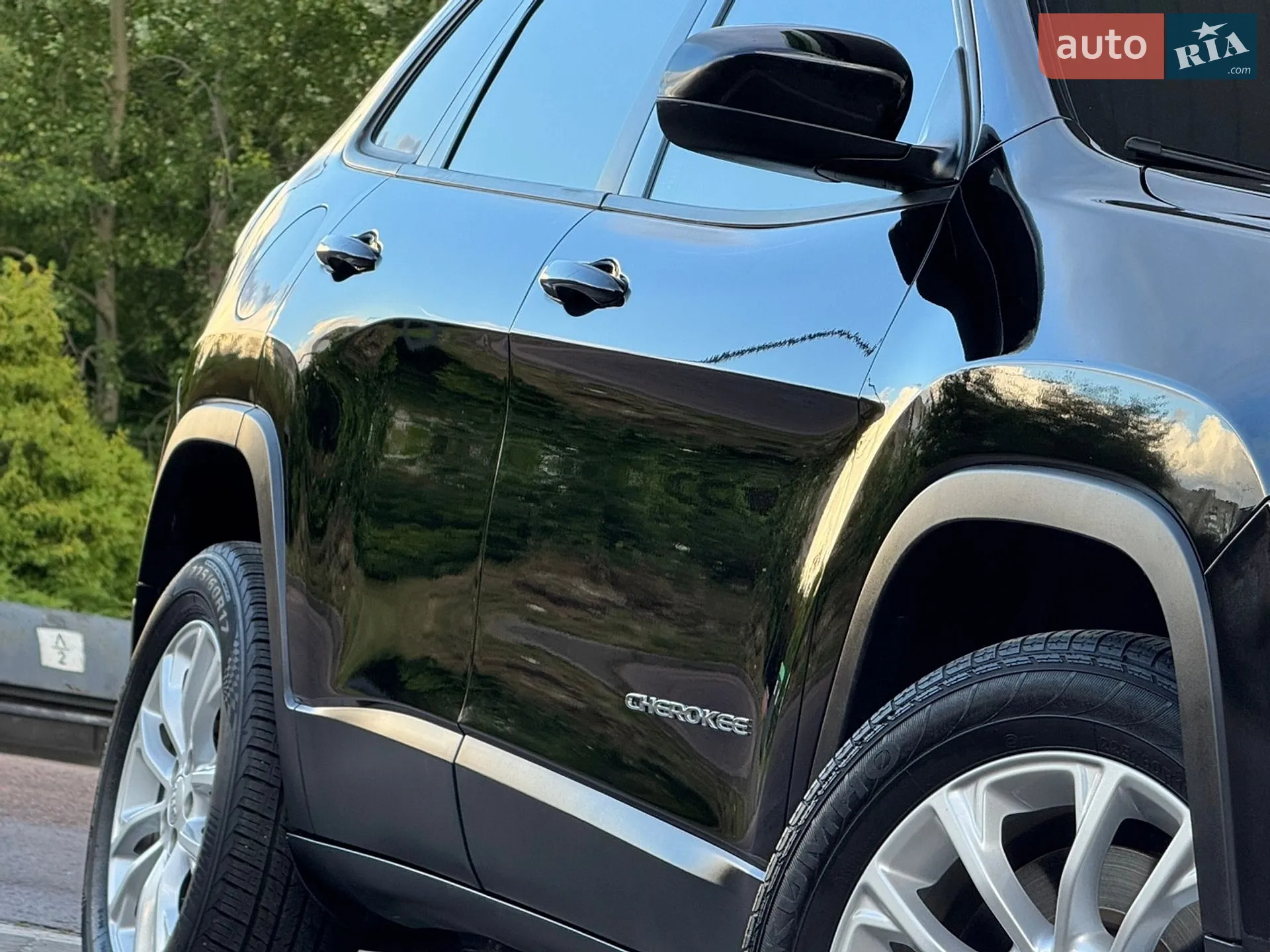 2020 Jeep Cherokee - мініатюра 28