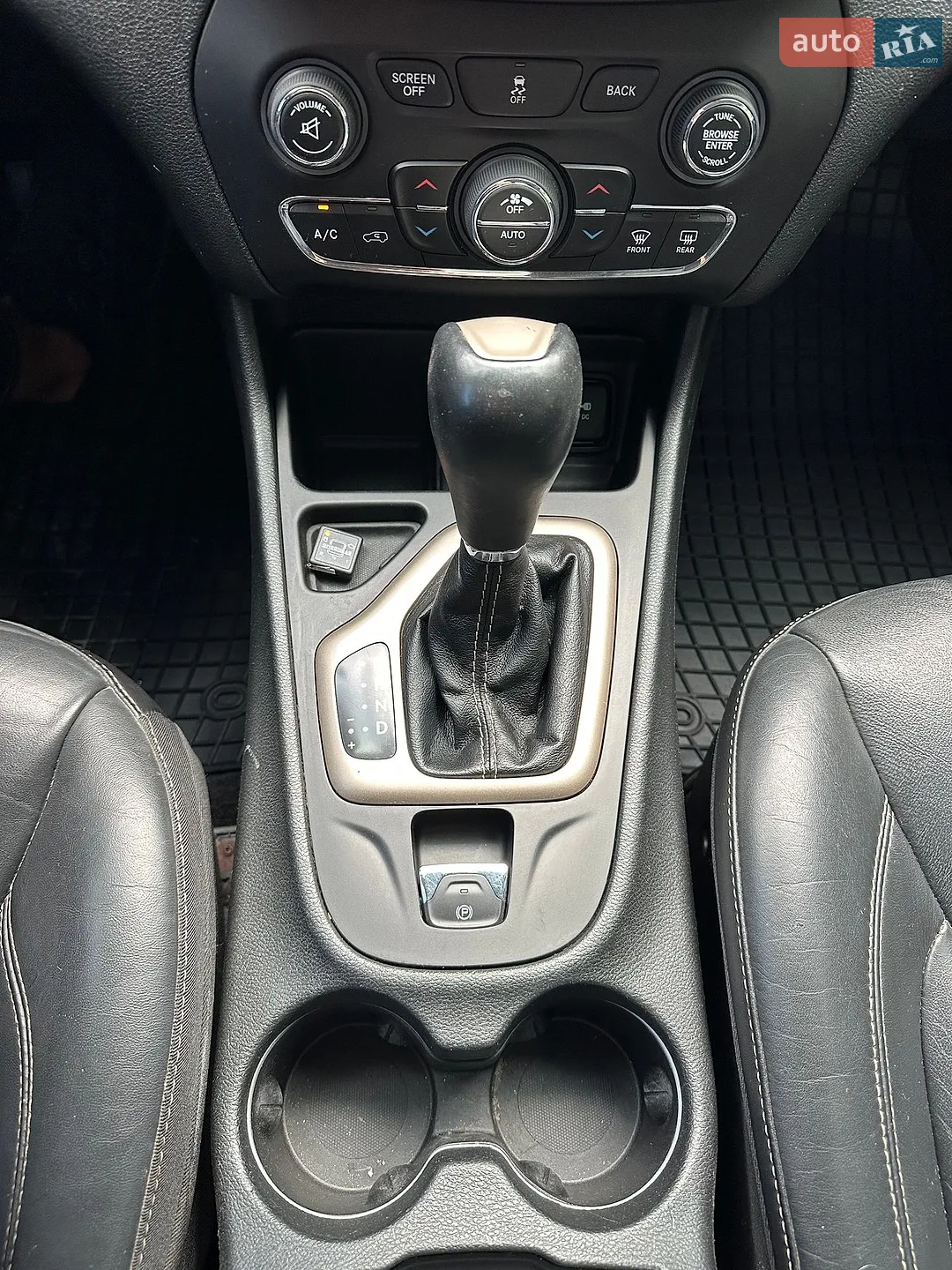 2015 Jeep Cherokee - мініатюра 14