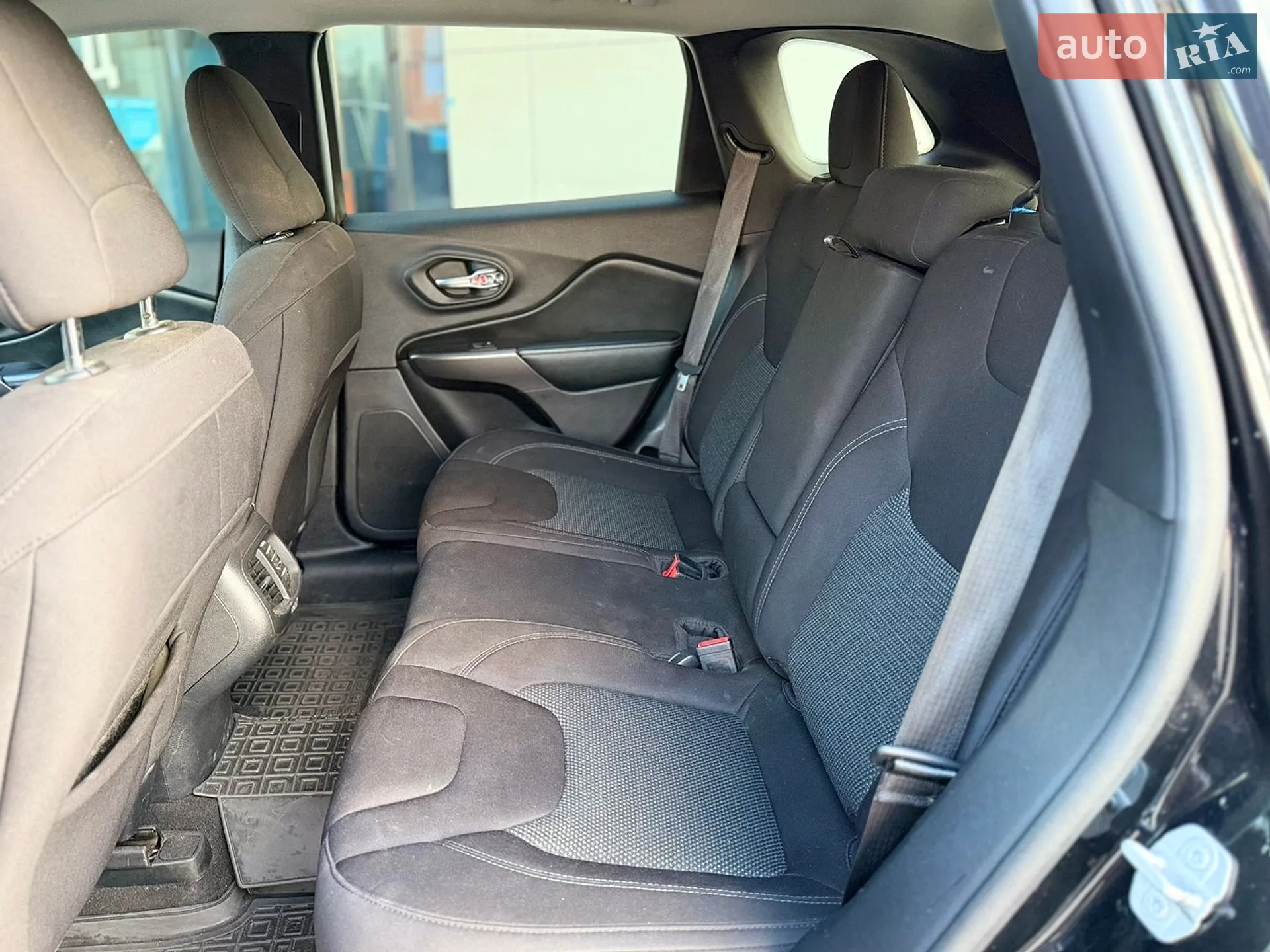 2019 Jeep Cherokee - мініатюра 19