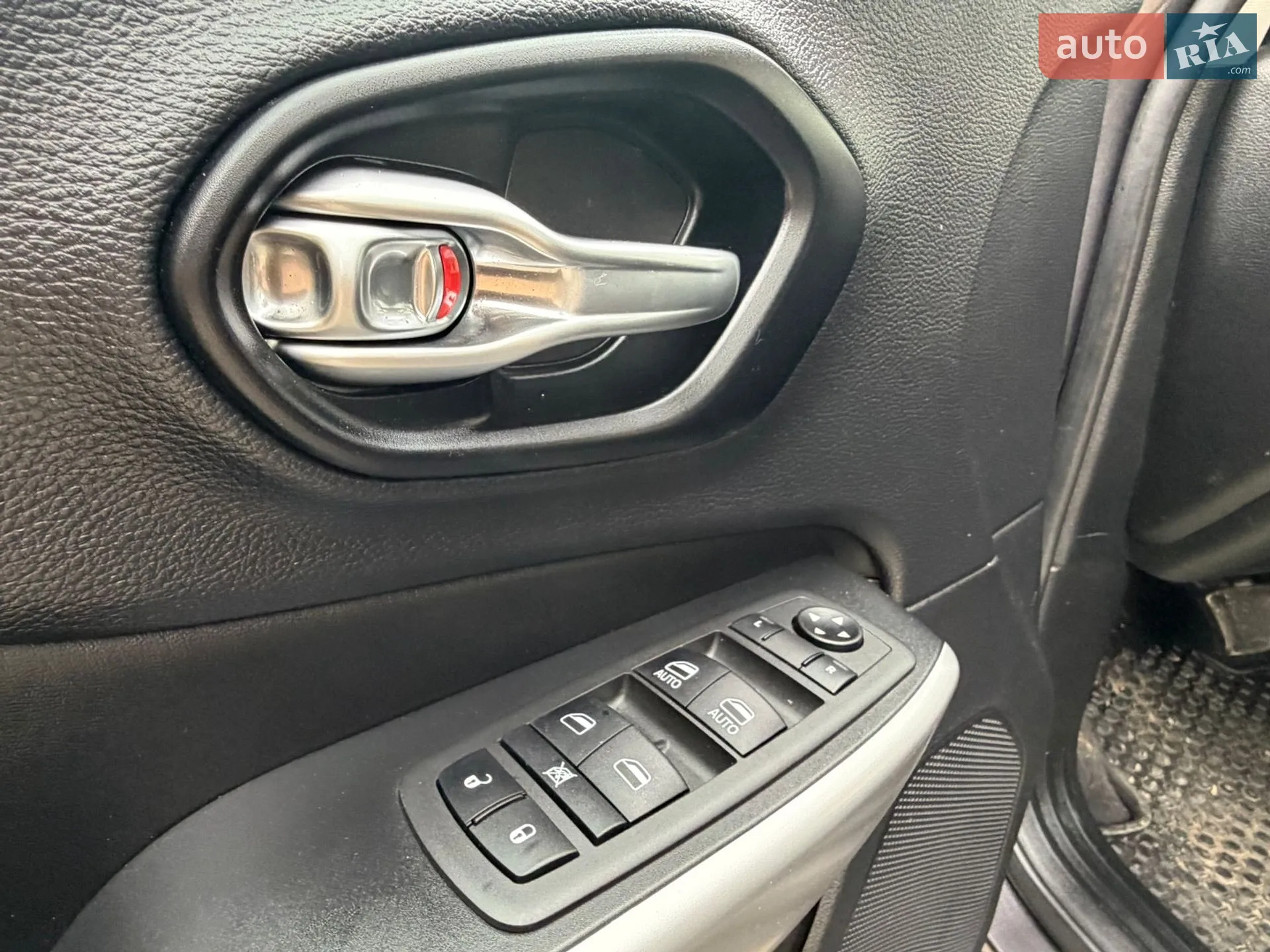 2022 Jeep Cherokee - мініатюра 25